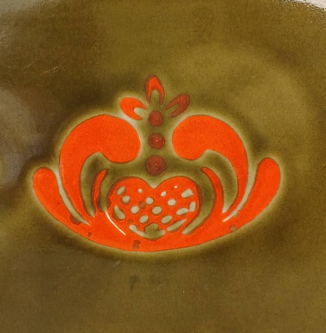 1970s glazed ceramic cake dish