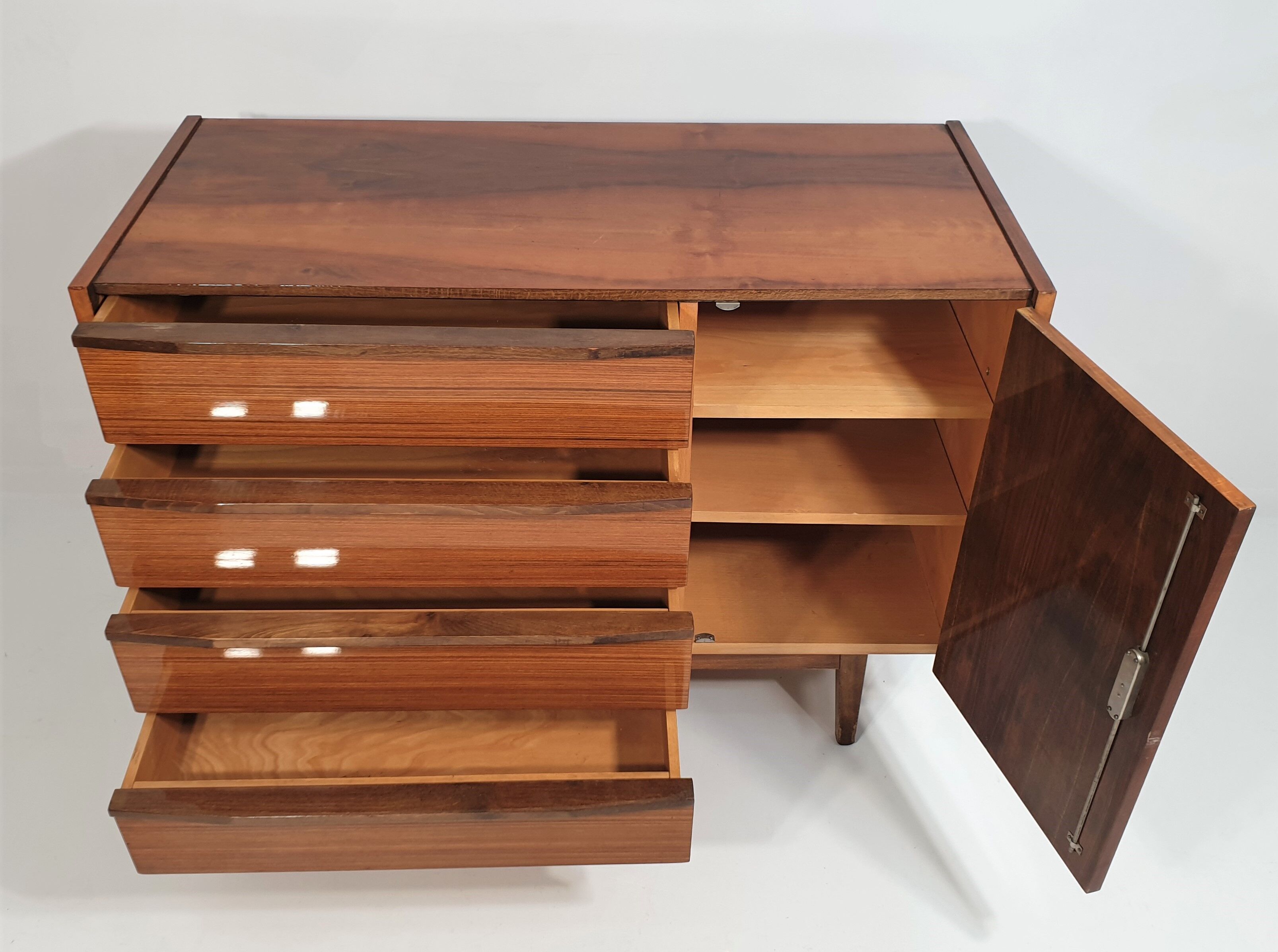 Commode vintage d’Interier Praha, années 1970
