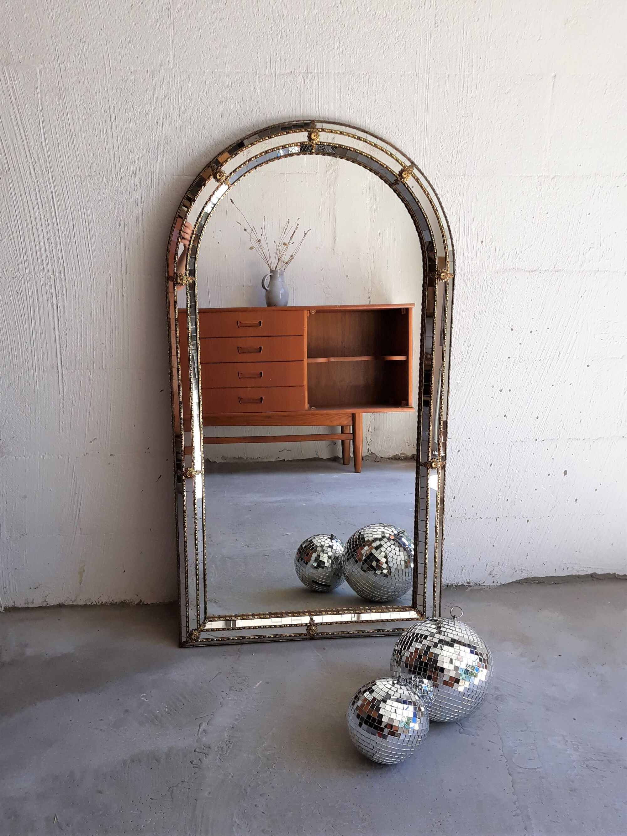 Large close-doors mirror 1960 60x110cm