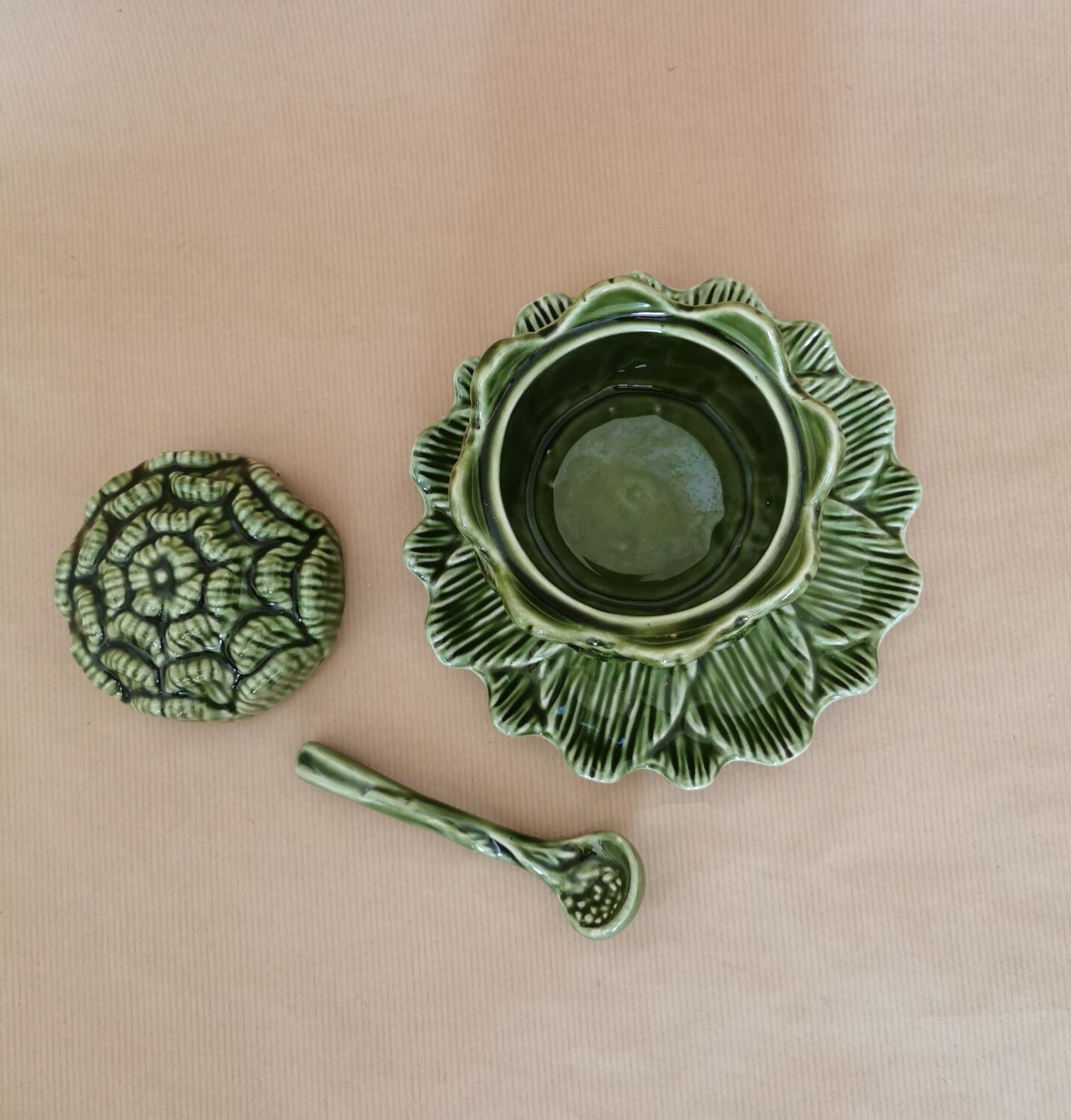 Slurry artichoke pot with spoon