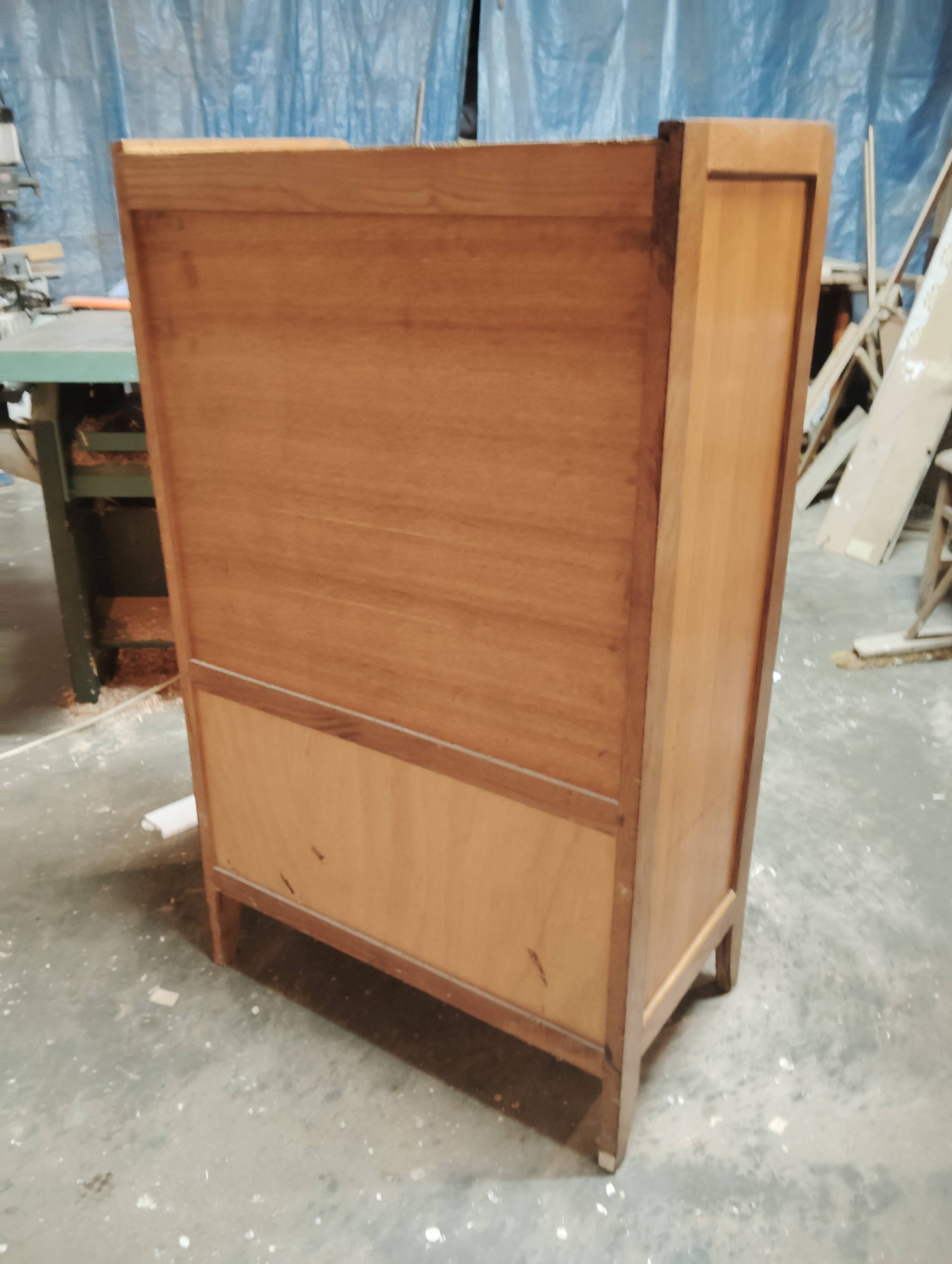 Vintage display cabinet with 2 drawers