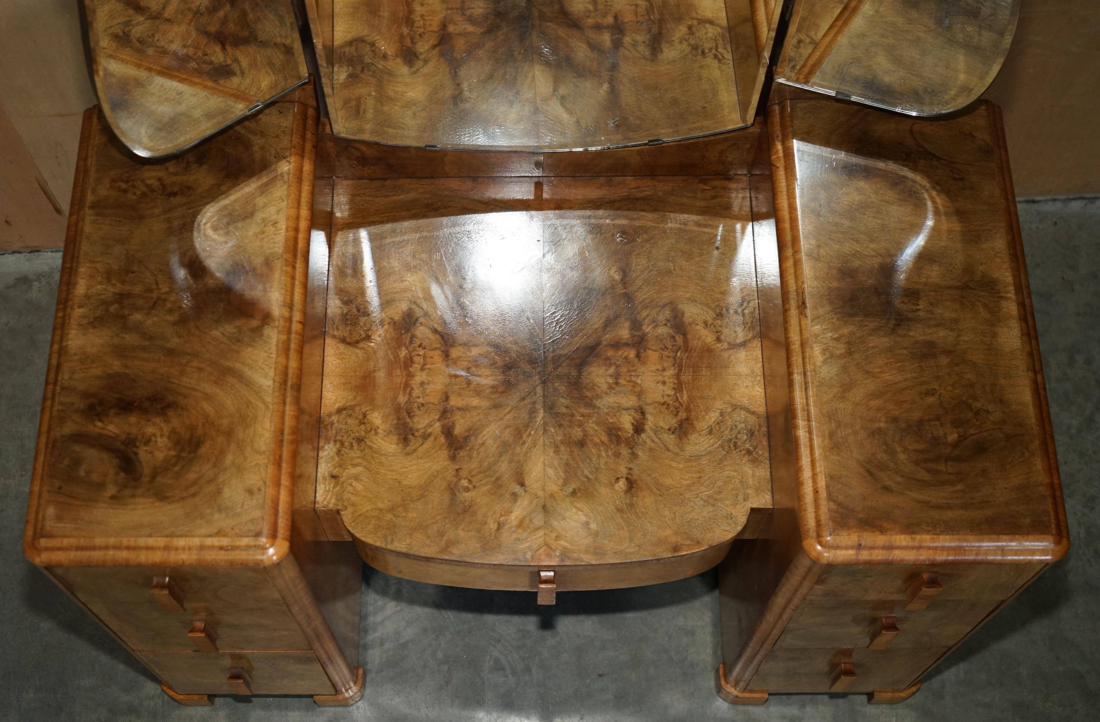 Art Deco dressing table in satin walnut with mirror, circa 1930.