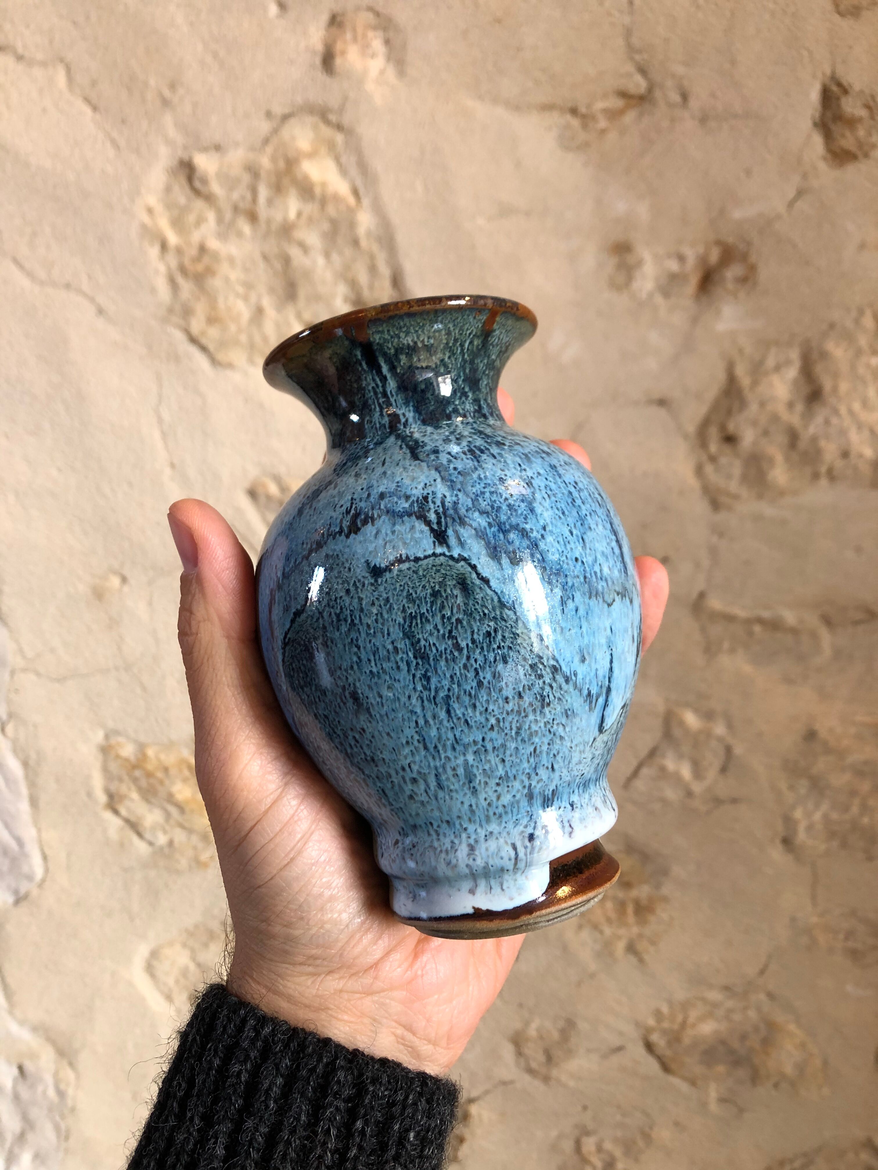 Signed vase in glazed ceramic