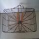 Panier en métal avec poignées en bois