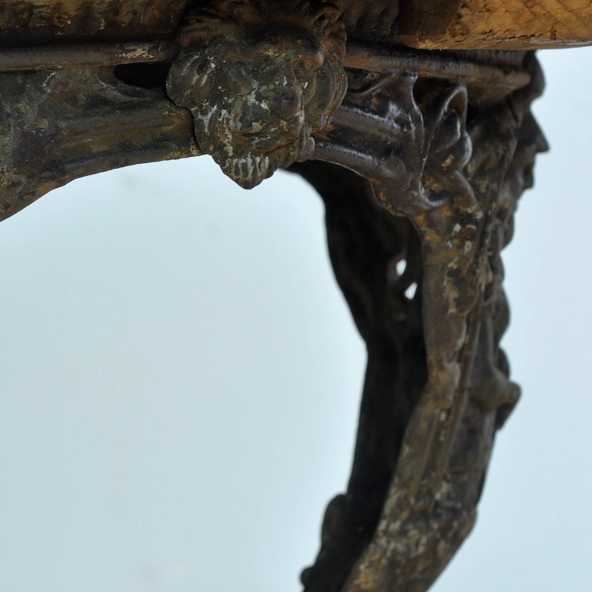 Cast iron garden table with pine top
