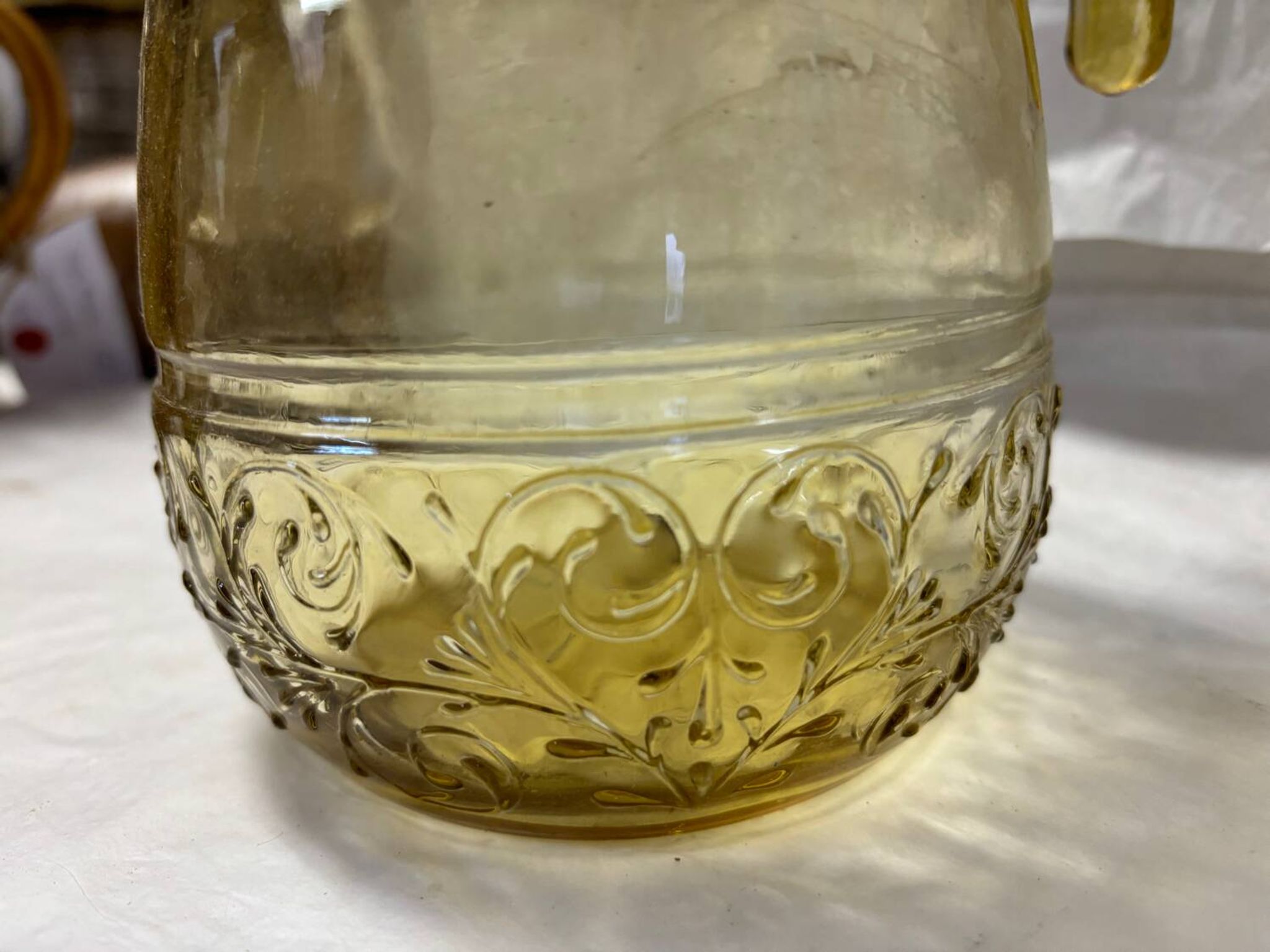 Carafe en verre ambré