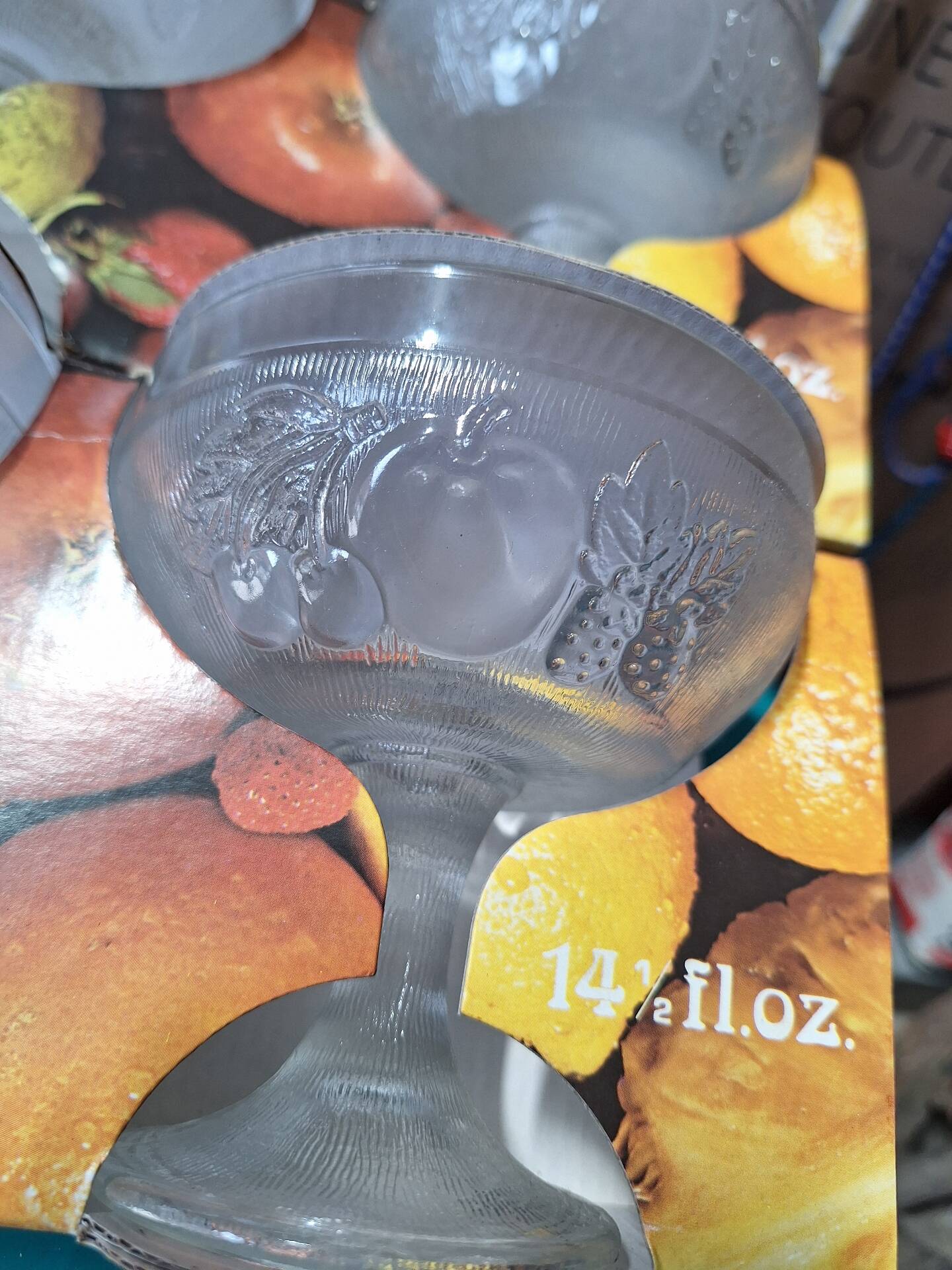 Set of 8 glass fruit salad bowls, ice cream cups, mousse.