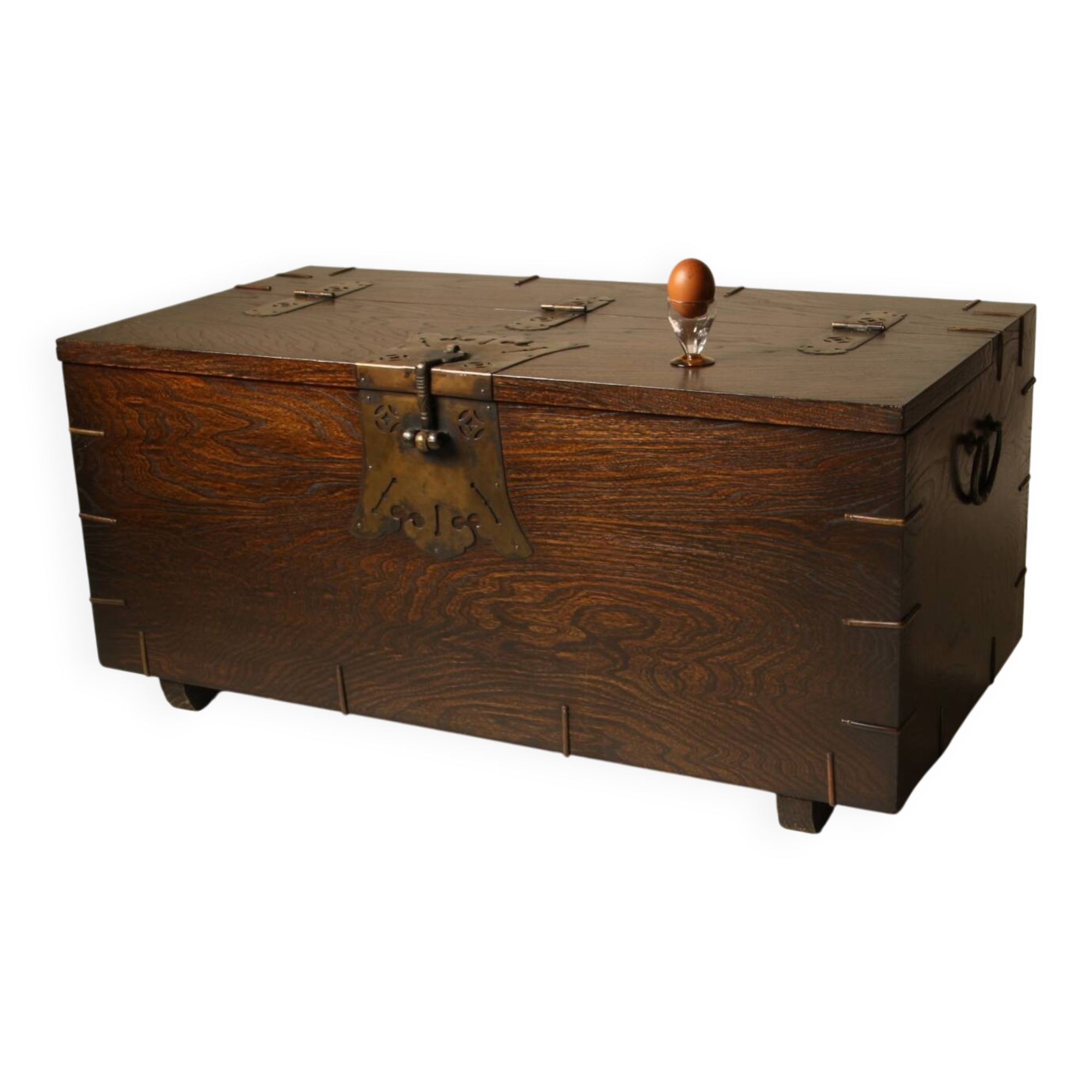 Korean chest enhanced with fittings