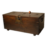 Korean chest enhanced with fittings
