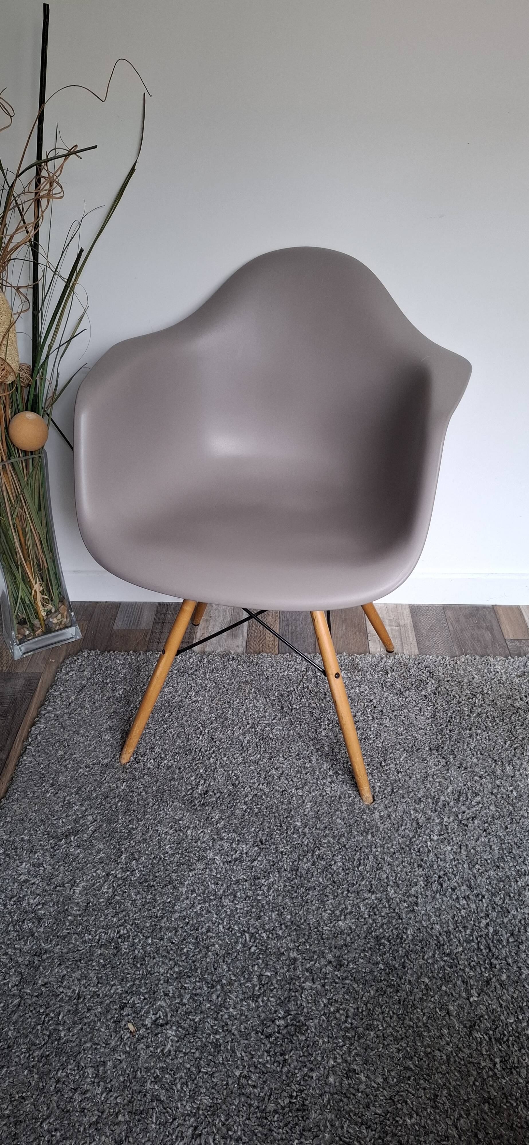 VITRA CHAIRS BY CHARLES RAY EAMES DAW MODEL