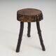 Tabouret en bois rustique fait à la main