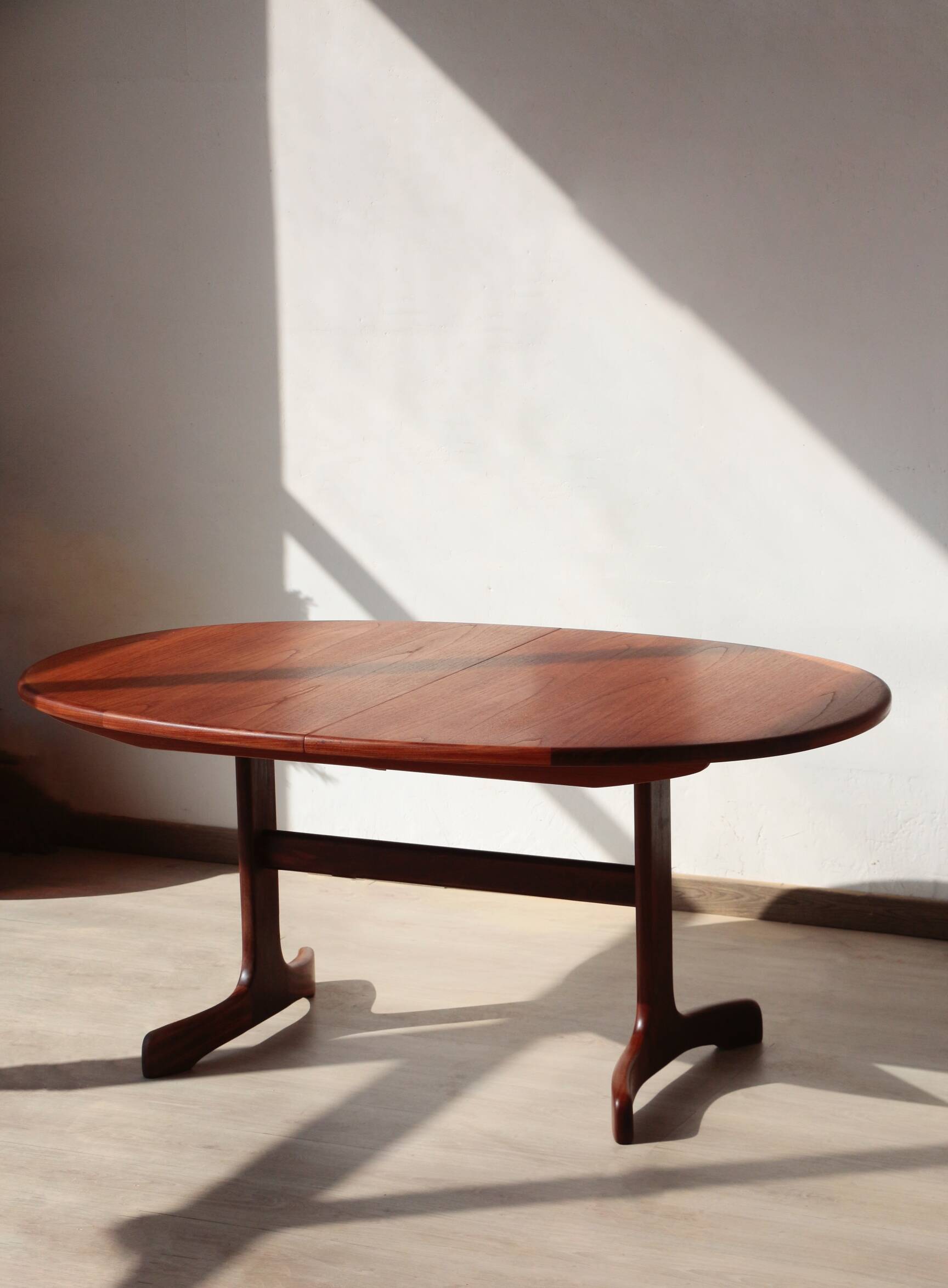 Oval dining table in teak – 6 to 8 people – Fresco model – G Plan