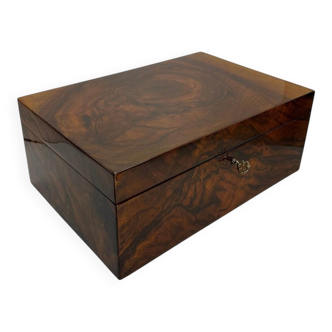 Biedermeier Box in Walnut Veneer on Maple, Austria, 1840s