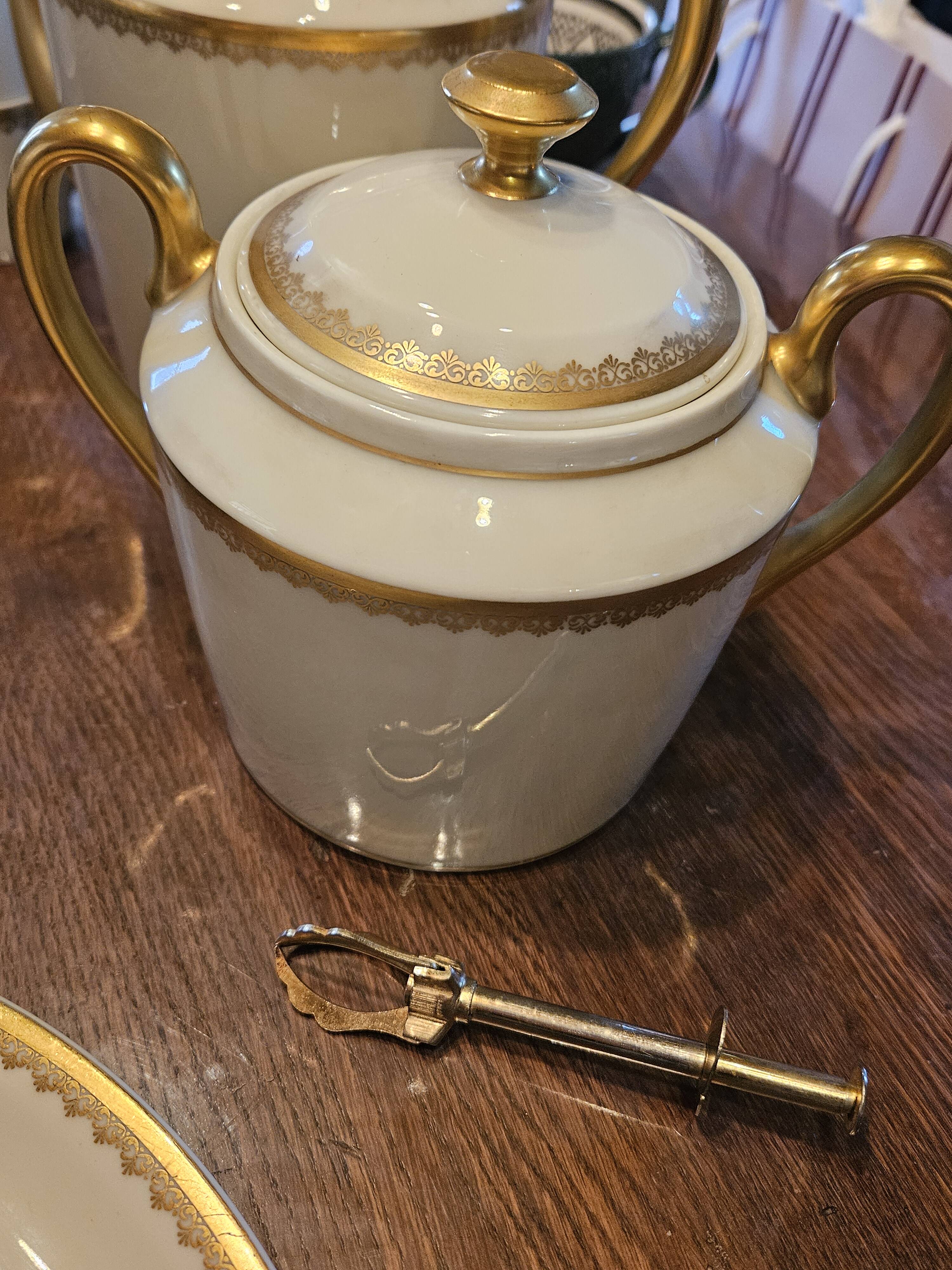 Old service A. Lanternier & Cie Limoges, 41 pieces, circa 1920/40.