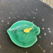 Empty pocket, duck soap dish on green barbotine leaf vintage