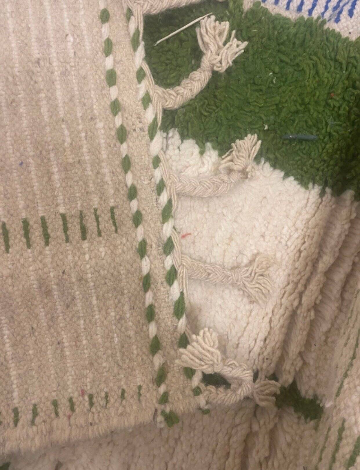 Green fir Berber rug and ecru – Authentic and original artisanal style