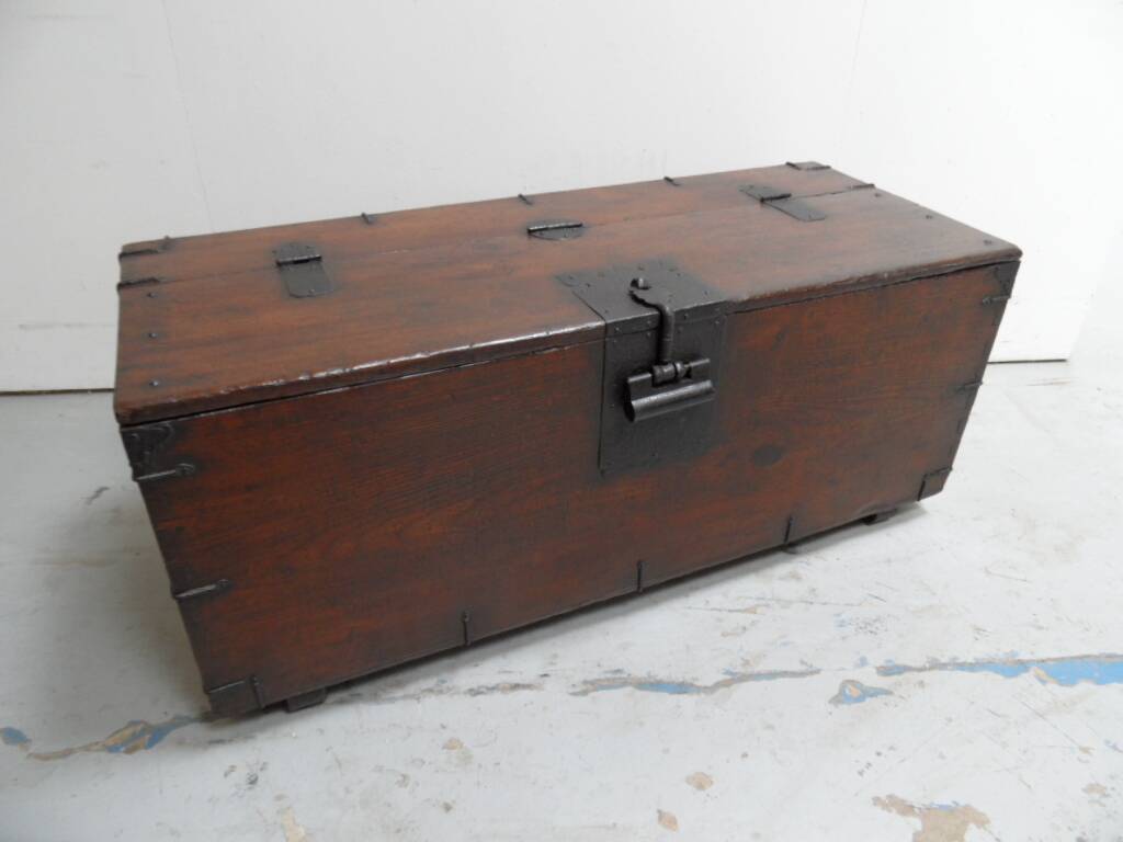 Coffre de voyage ancien