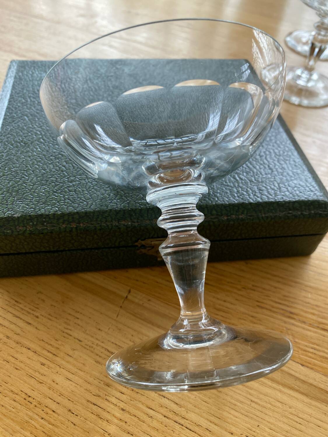 Set of 6 chiseled glass champagne coupes