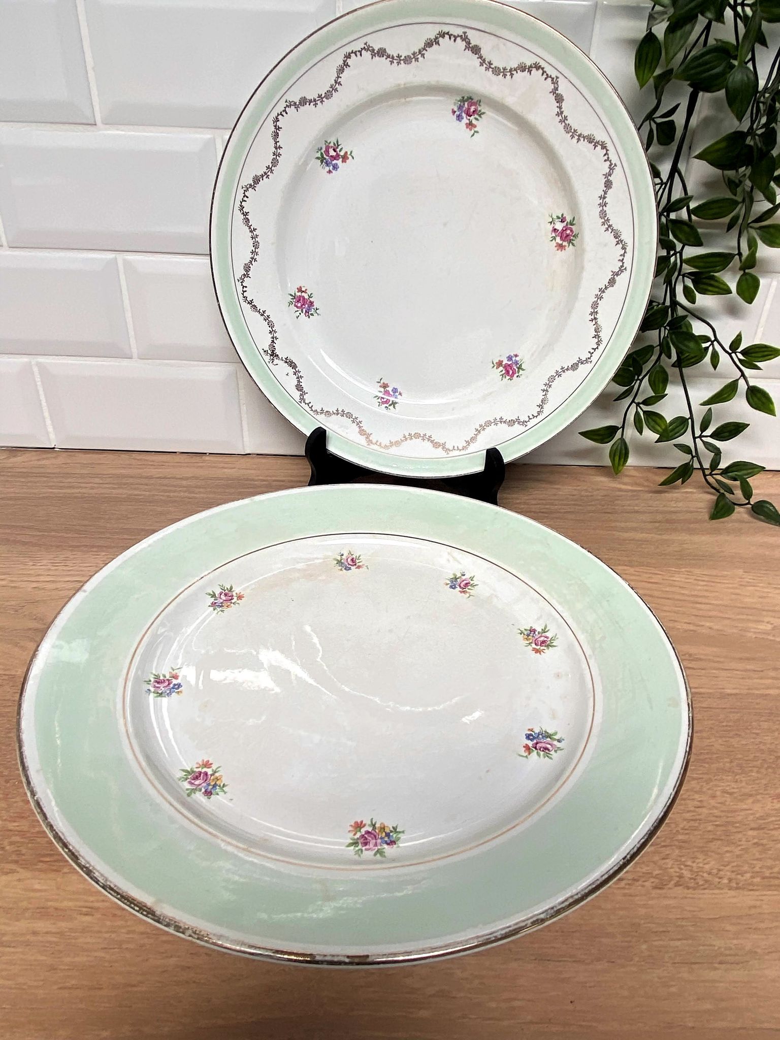 Set of 2 mismatched serving dishes
