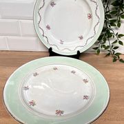 Set of 2 mismatched serving dishes