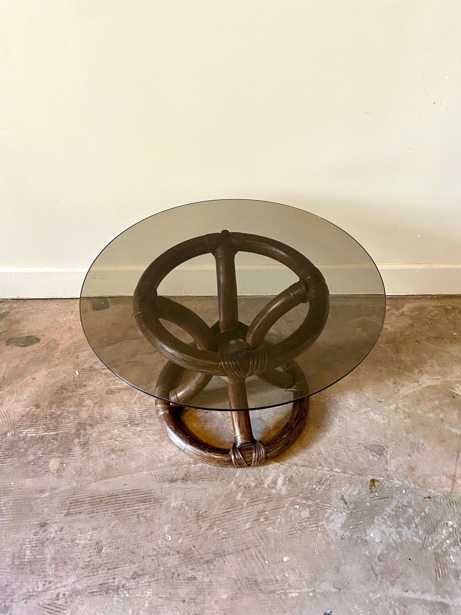 Coffee table in rattan and smoked glass 1970