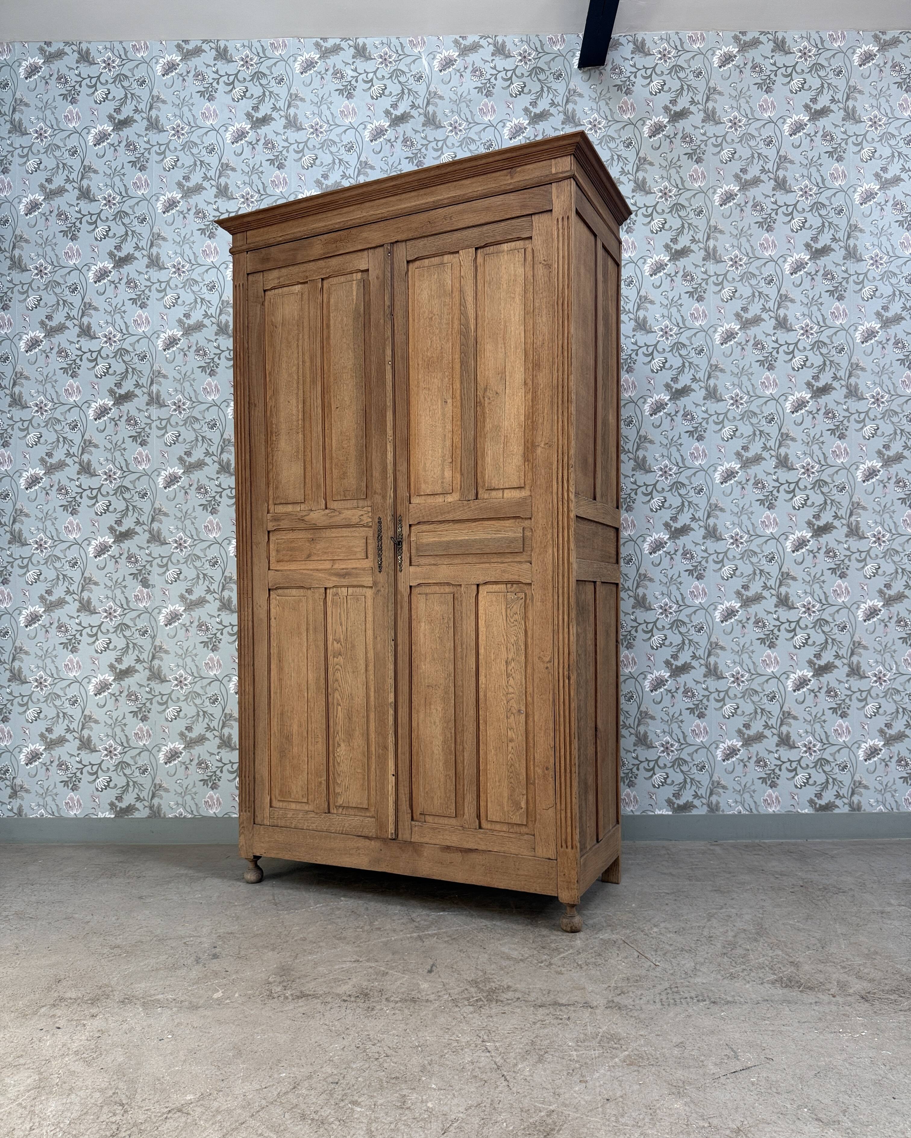 Large antique oak wardrobe (renovated)