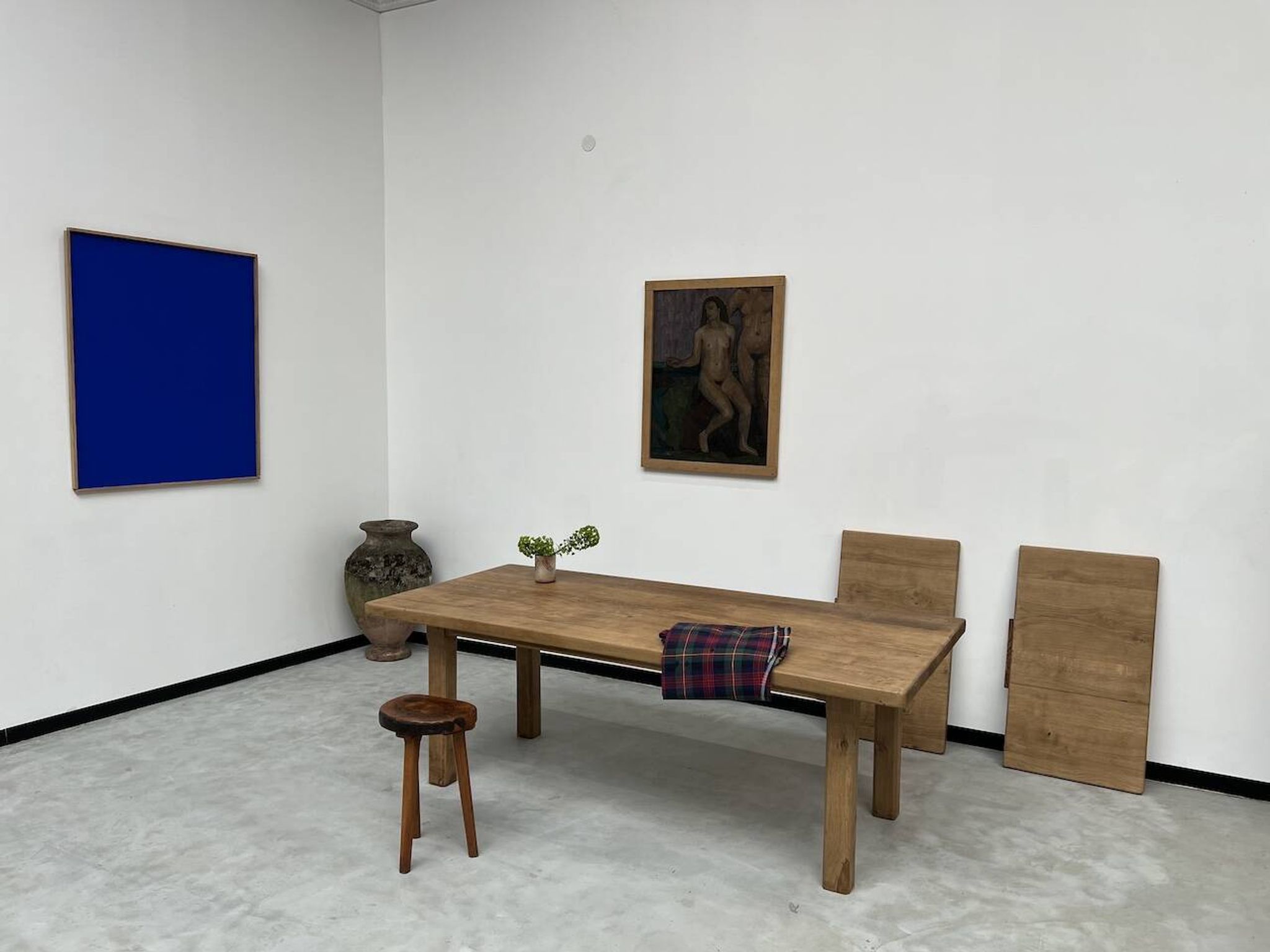 Large farm table from the 60s, in solid oak, with extensions