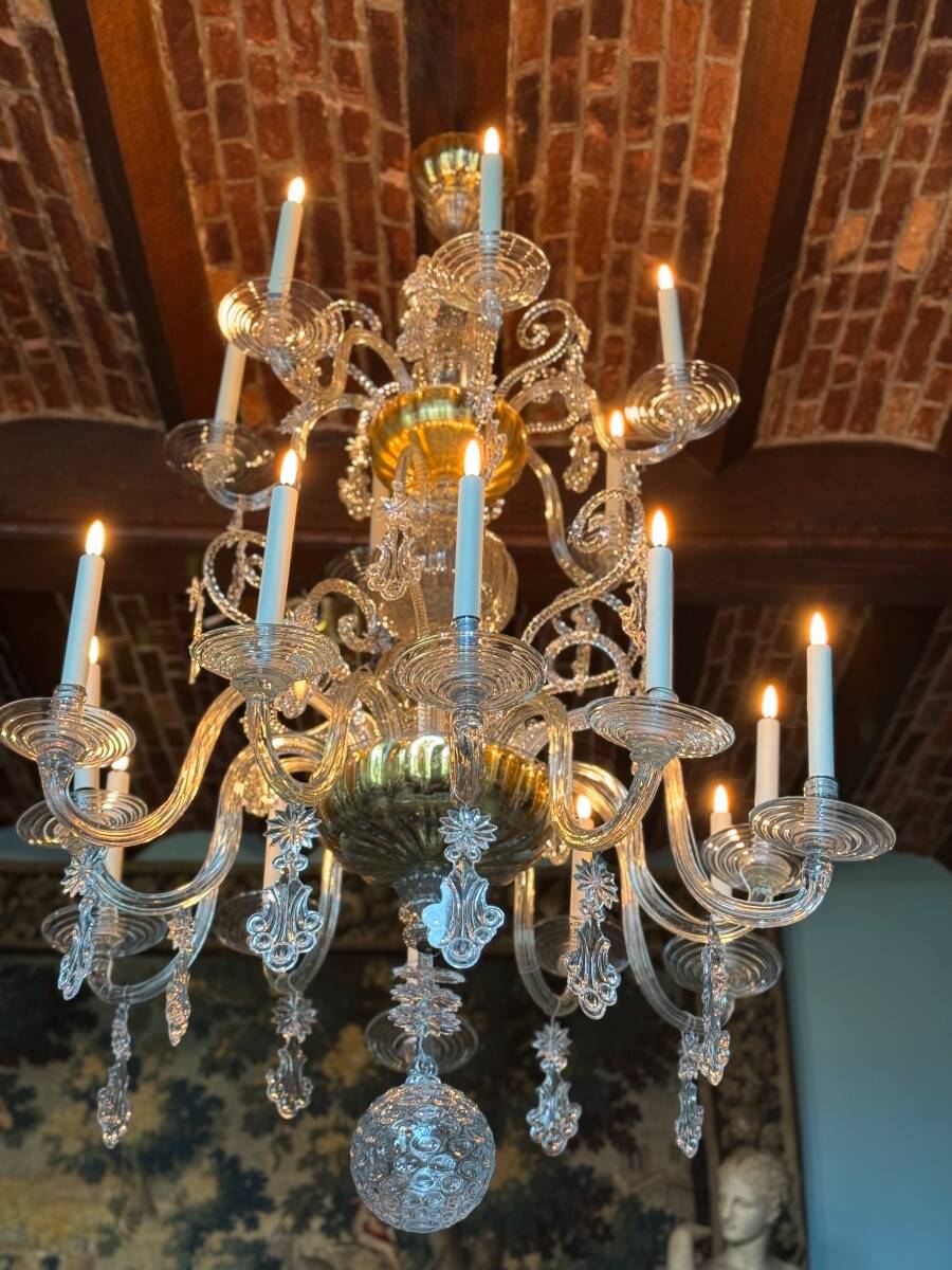 Liège lustre in blown glass, two levels of light arms, 18th century.