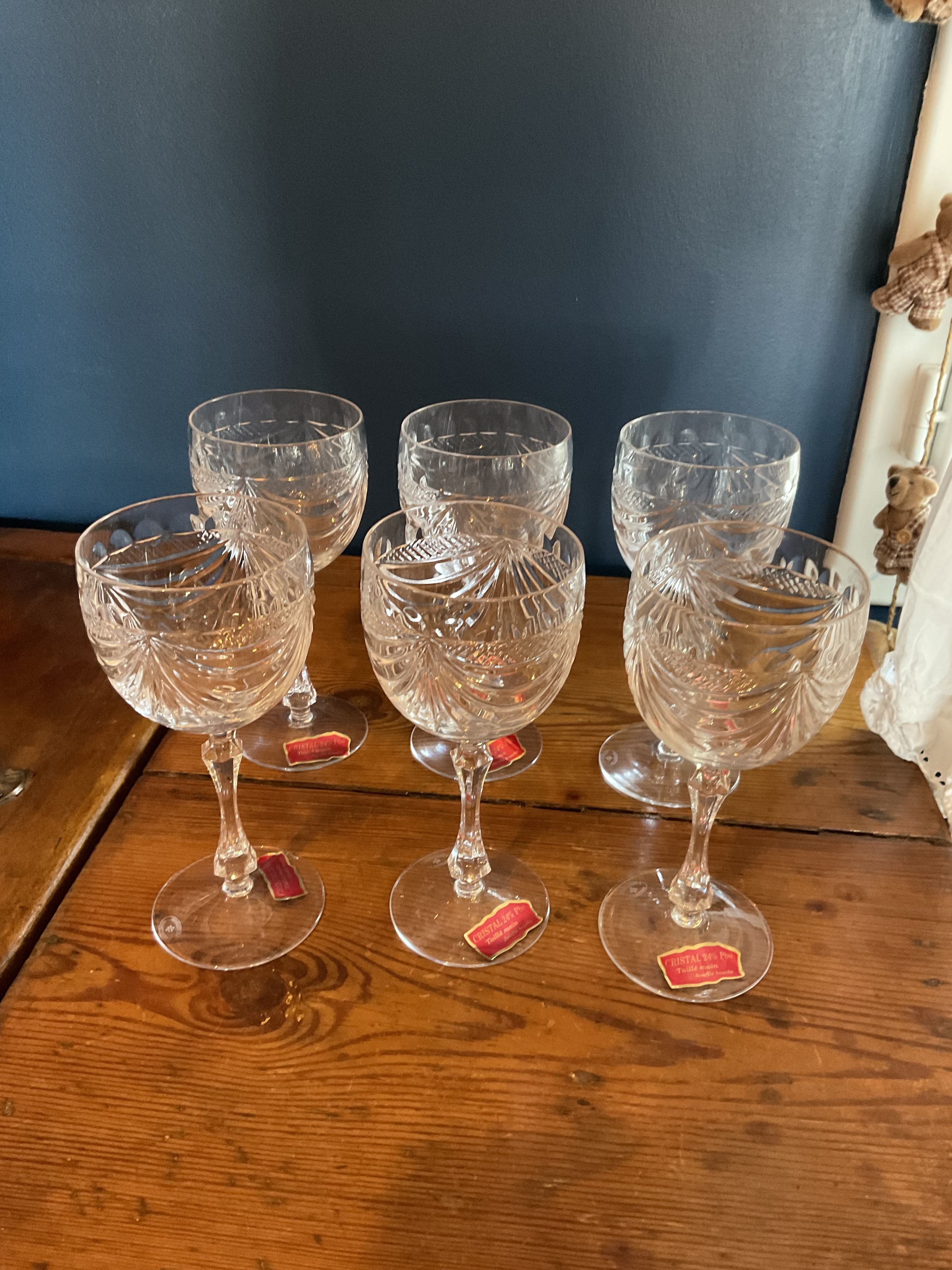 18 verres .6 vin .6 eau .6 flûtes.cristal de Lorraine.