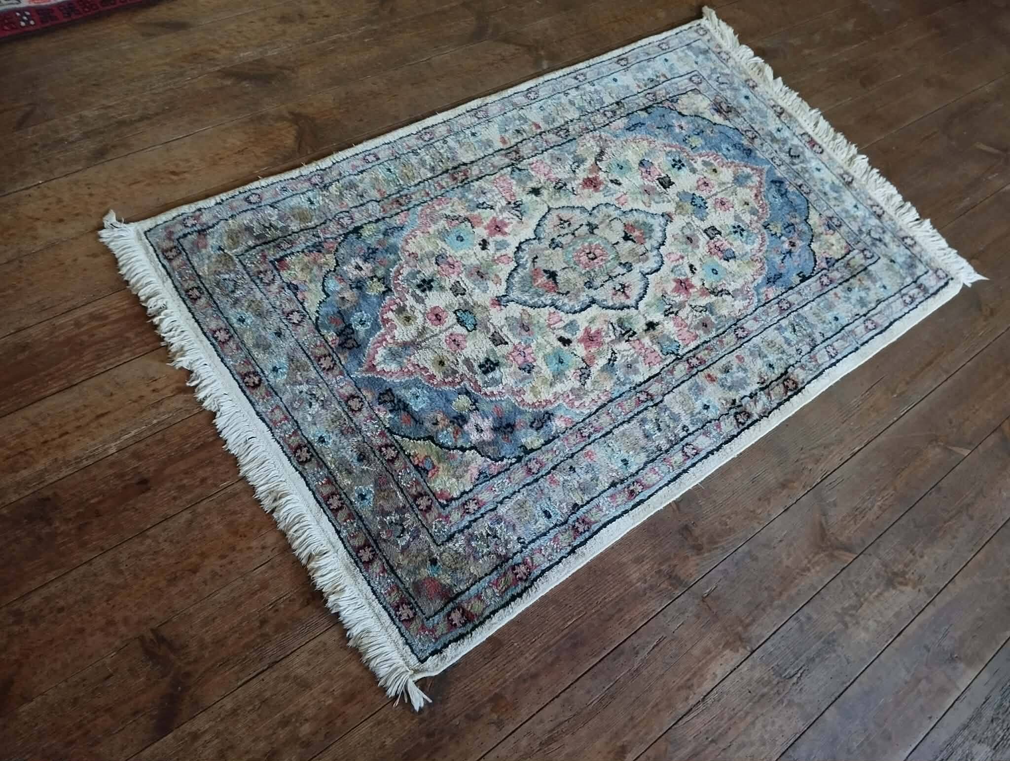 Handmade Pakistani wool and silk rug 128x80cm