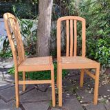 Chaises en bois et cannage