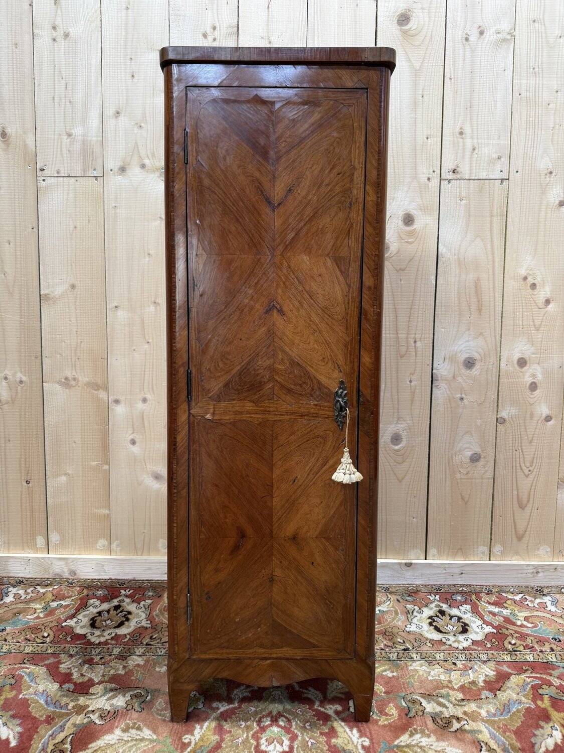 Cabinet - Bonnetière in marquetry in Transition style