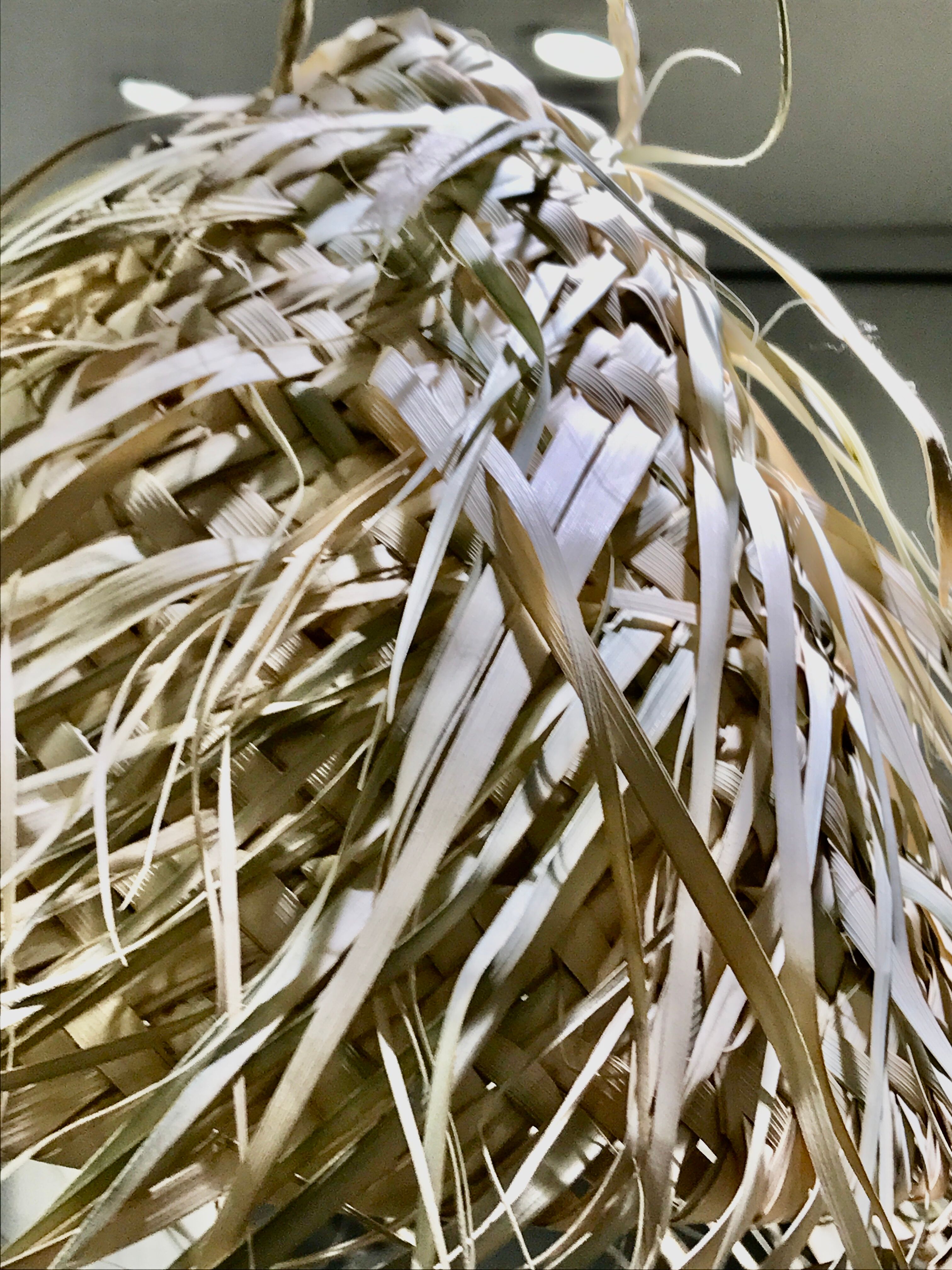 Wicker and raffia suspension