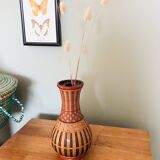 Vase en rotin tressé
