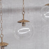 Suspension en laiton et verre à bulles du milieu du siècle (3 disponibles)