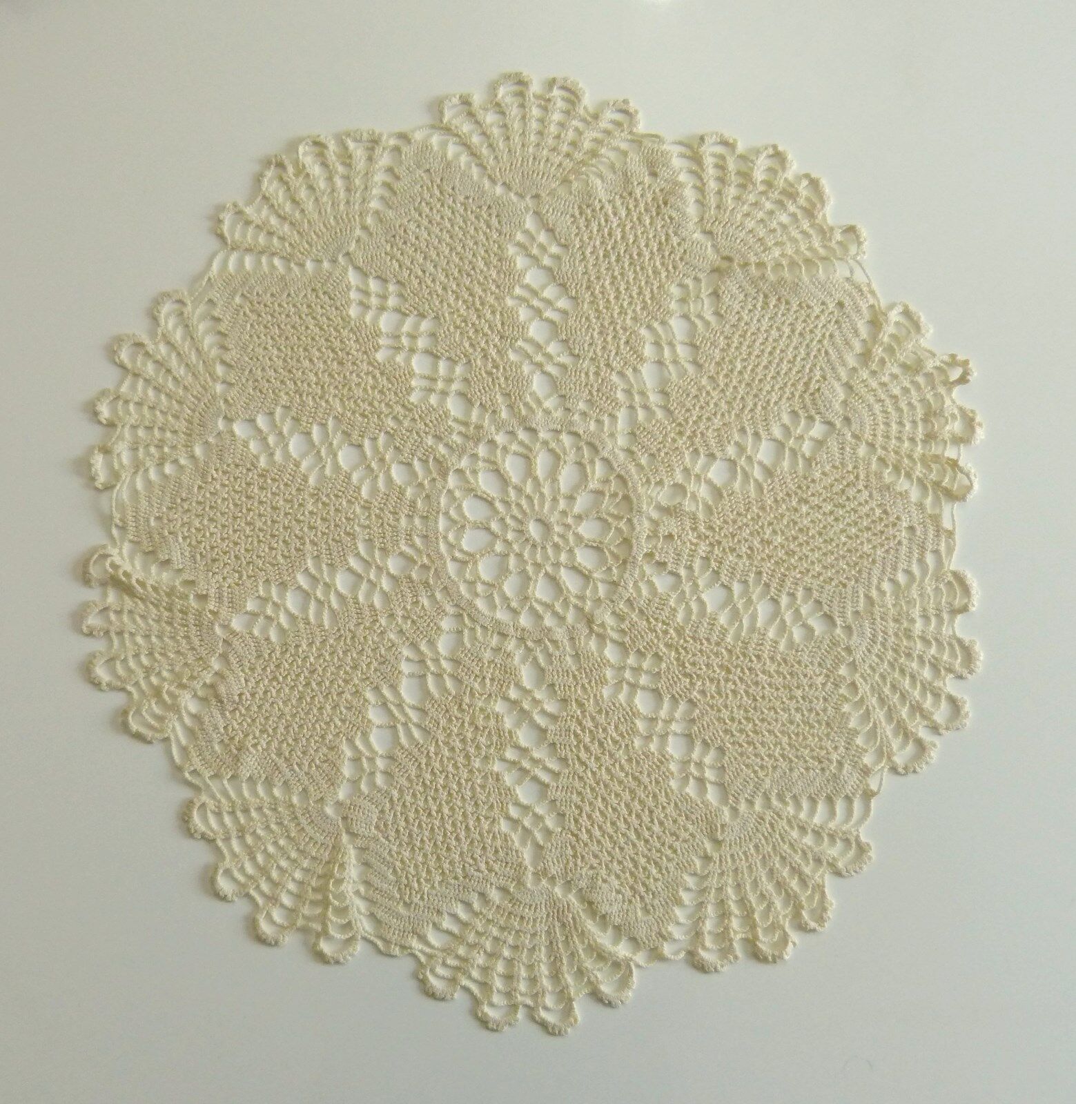 Napperon Rond Fait Main Au Crochet 32 Cm - Blanc Hélice - Fil Fin Coton