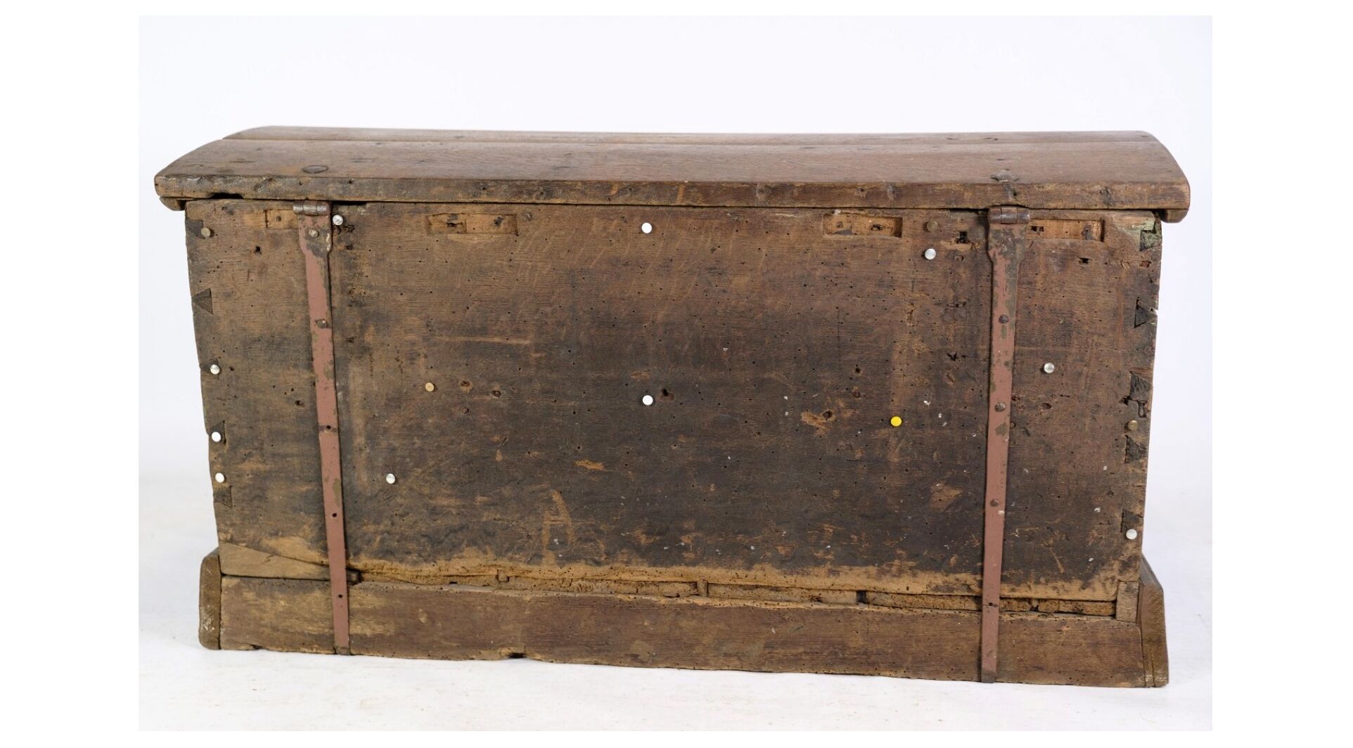 Oak coffin with carvings from around the year 1760s