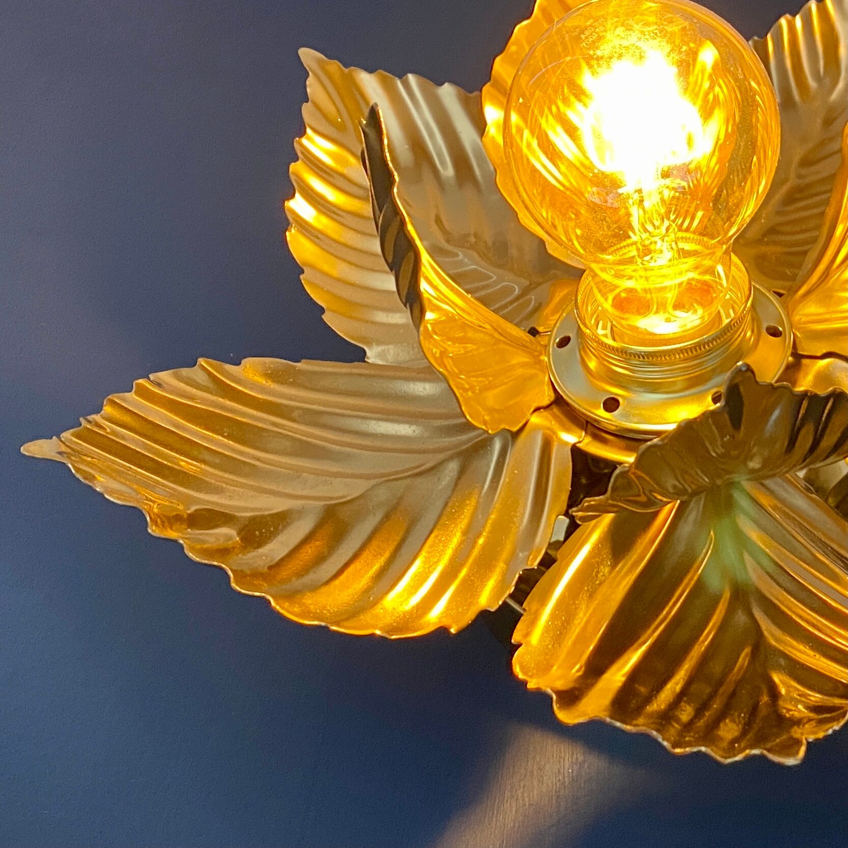 Vintage wall lamp golden leaves