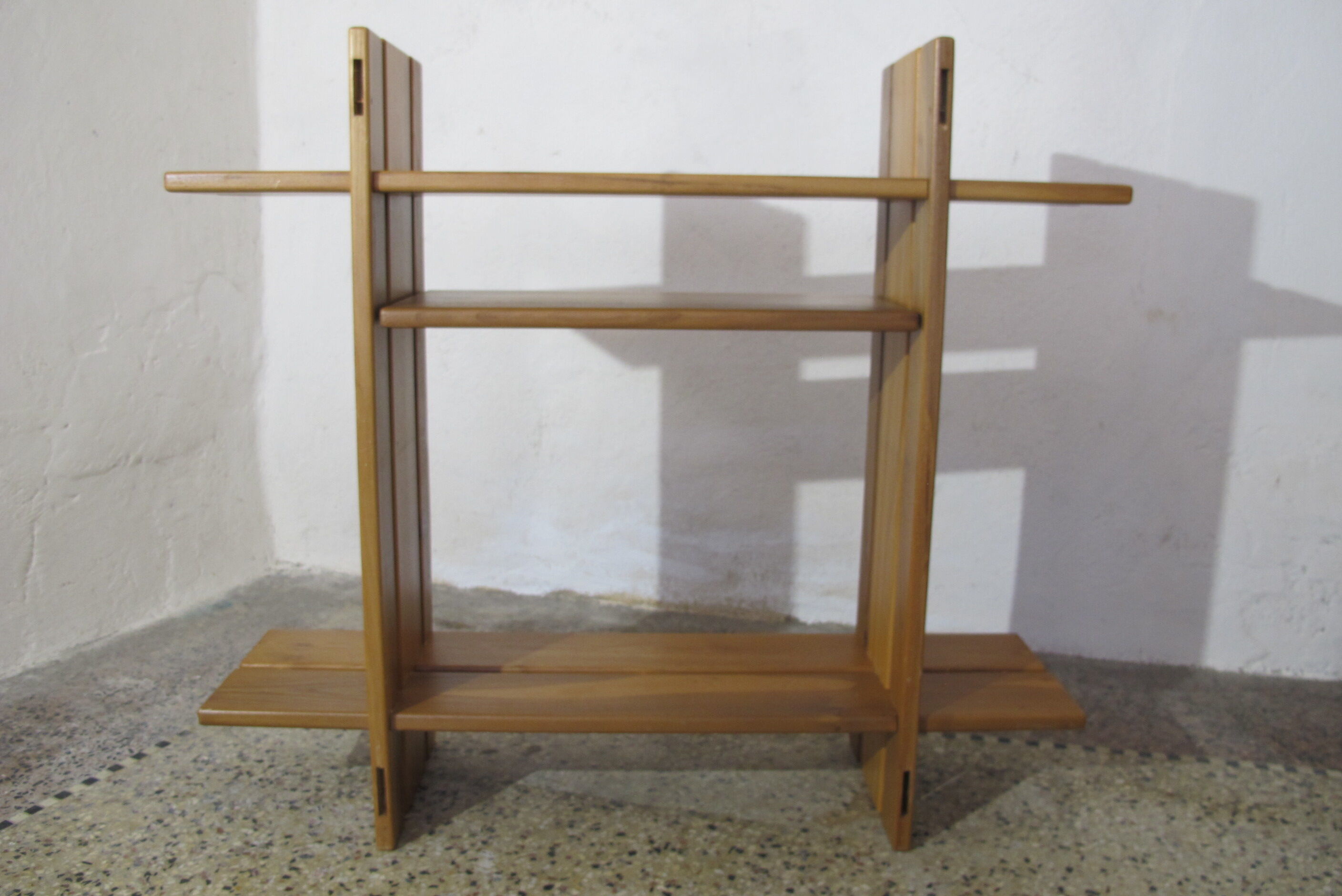 Wall shelf House Regain, massive elm of the 70s