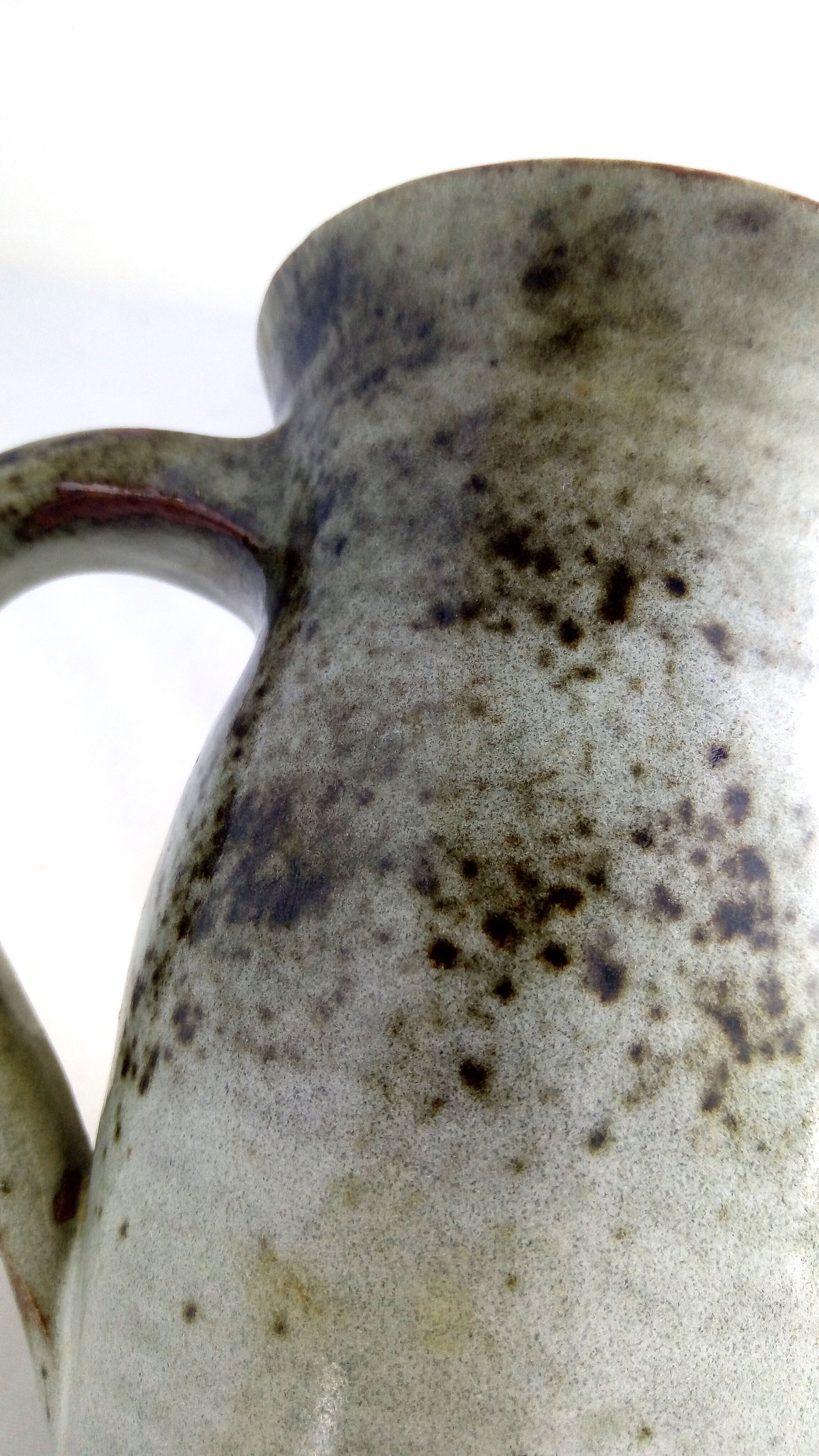 Pine pitcher of the Sarthe in grey cameo sandstone