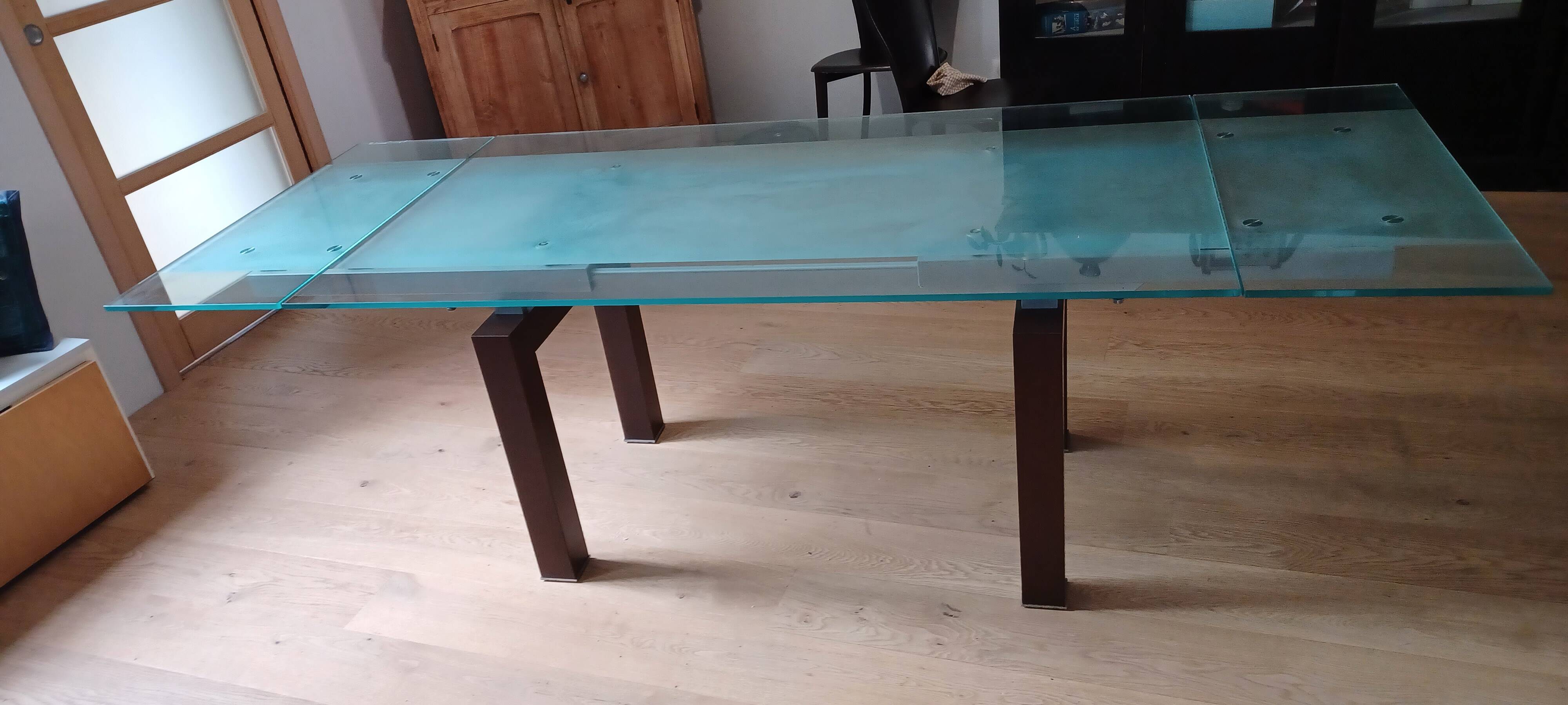 Cattelan Italia designer table – Tempered glass + extensions – Dark wood legs