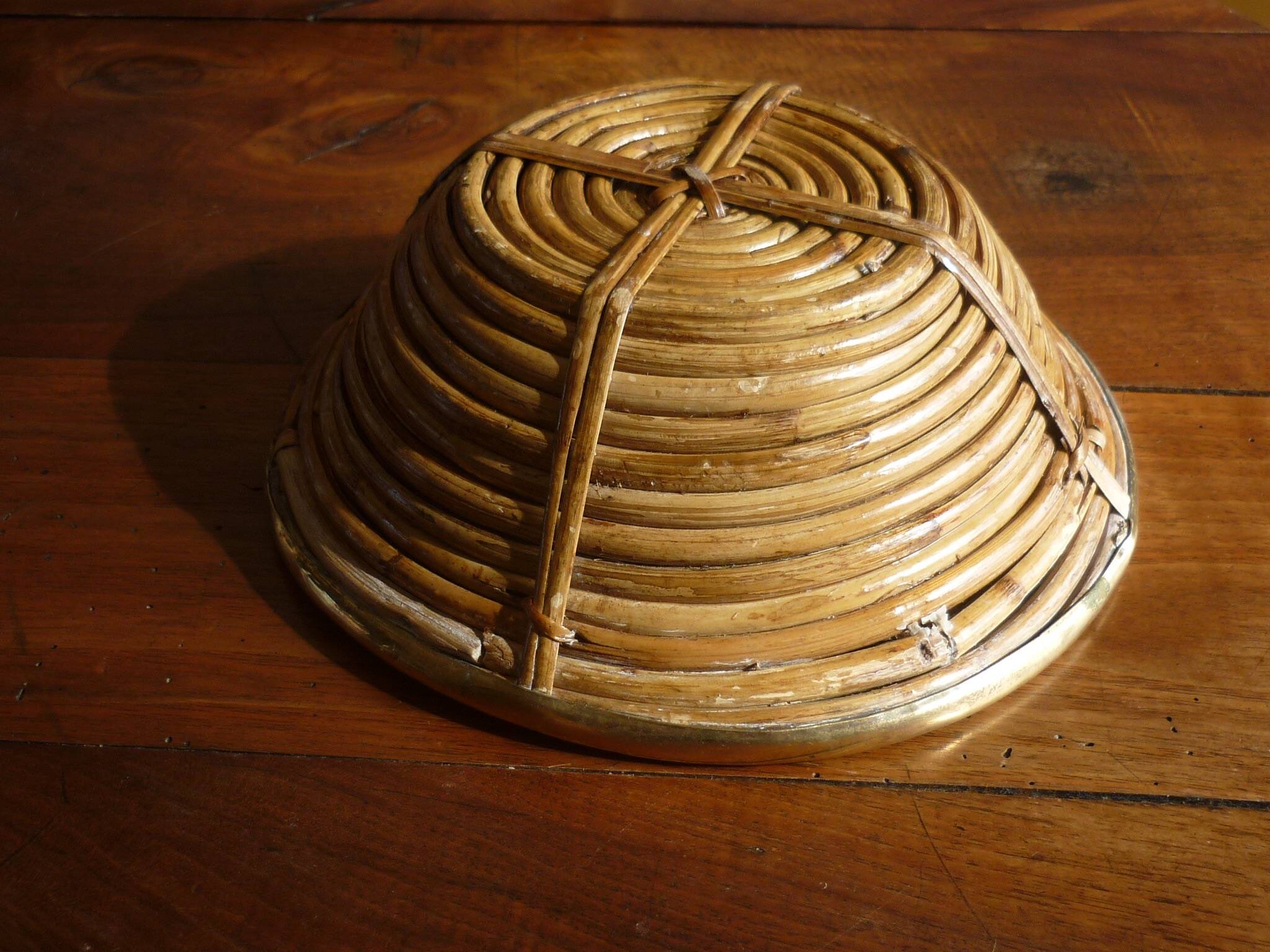 Bauhaus DLG rattan and brass bowl by Italian Gabriella Crespi