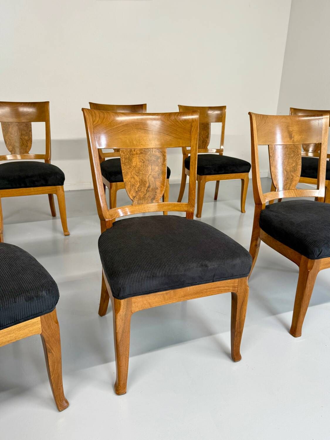 Set of 8 19th century Biedermeier art deco chairs in walnut with new upholstery