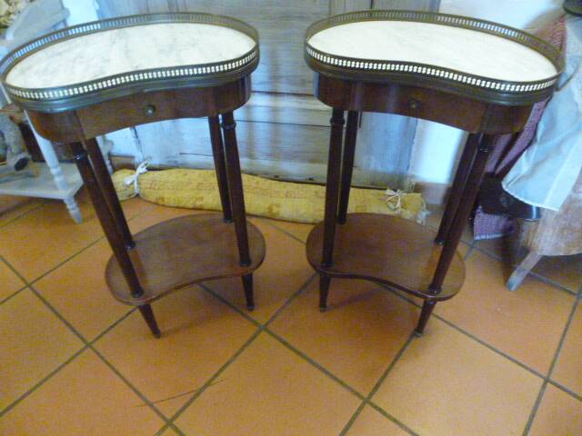 Pair of Antique Louis XVI Style Bean-Shaped Bedside Tables - Marble Top