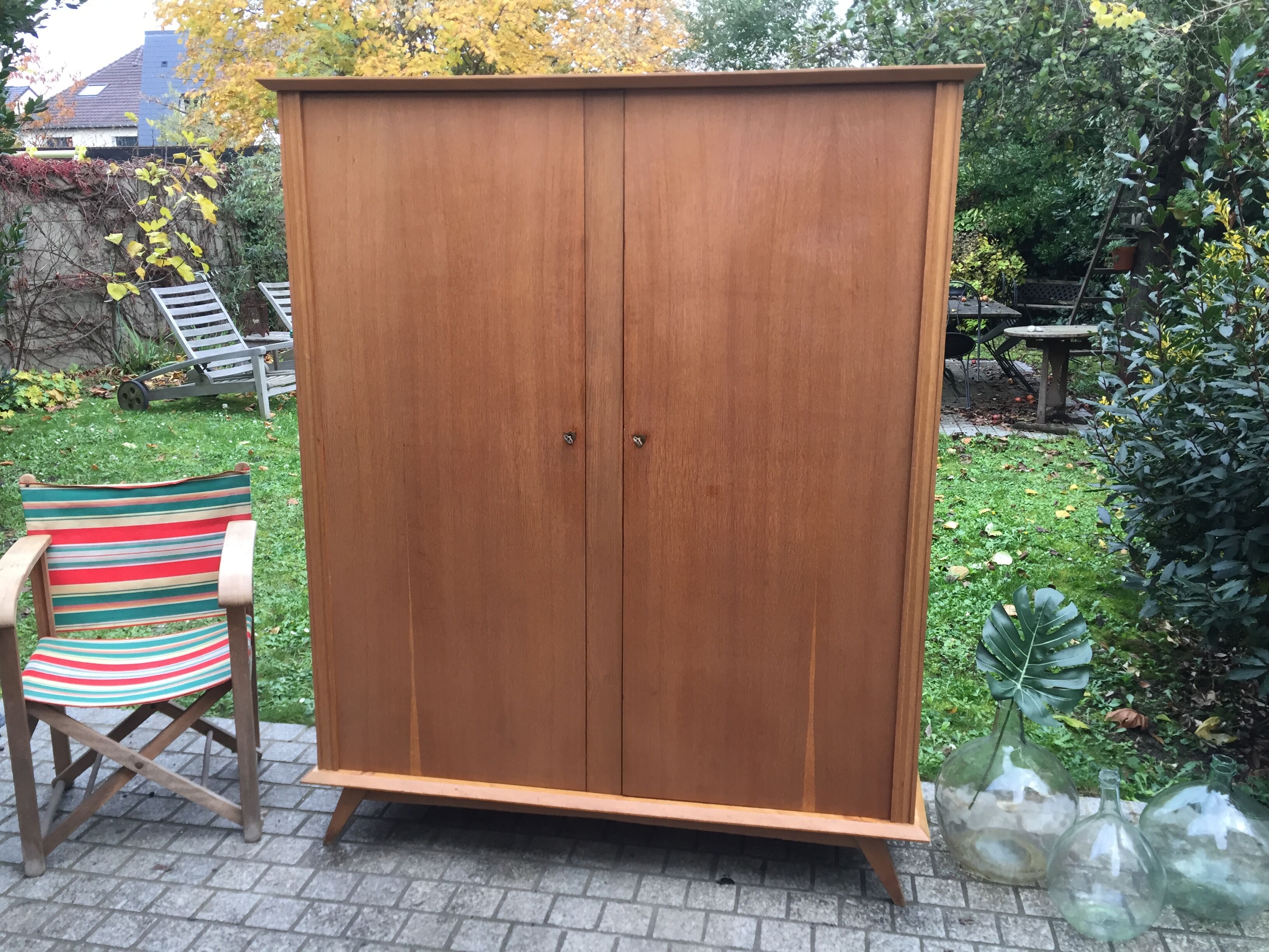 Armoire vintage 1950 pieds compas