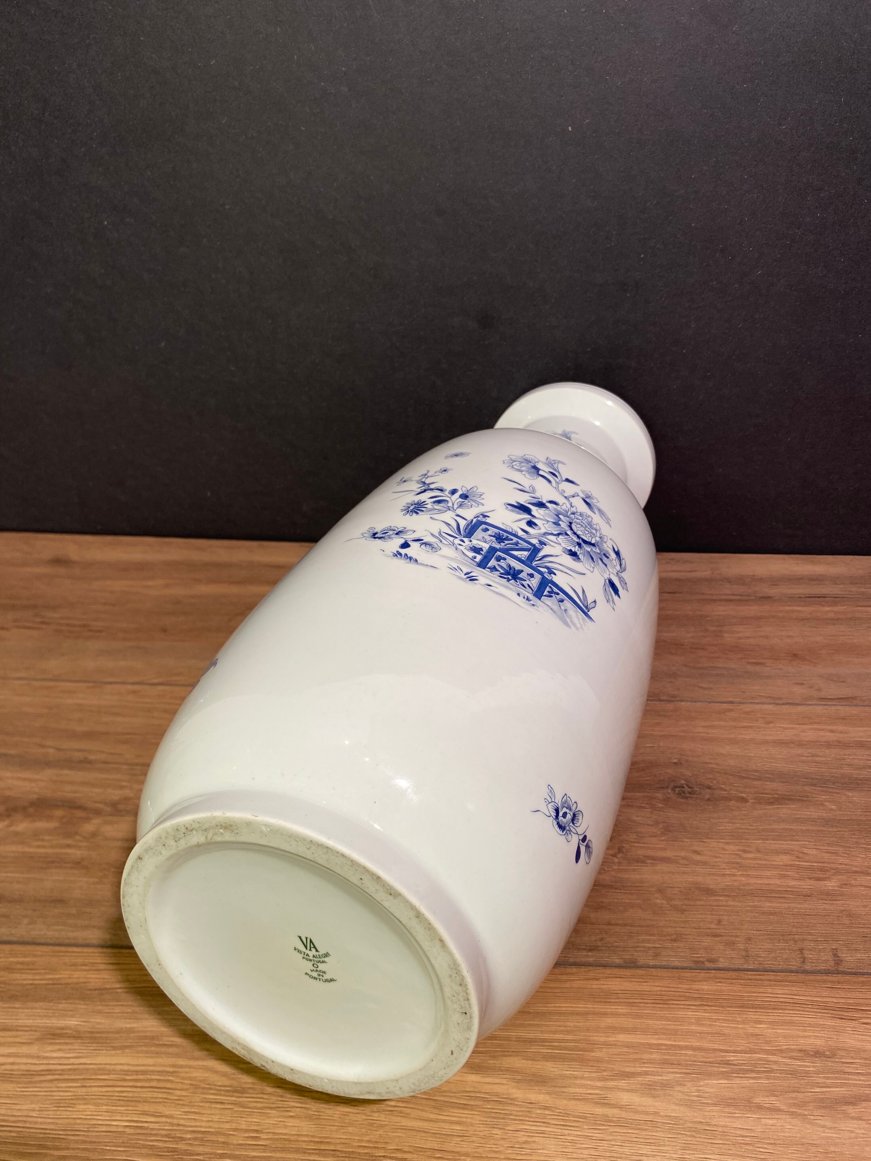 Large vase with Far Eastern porcelain decoration from Portugal Vista Alegre