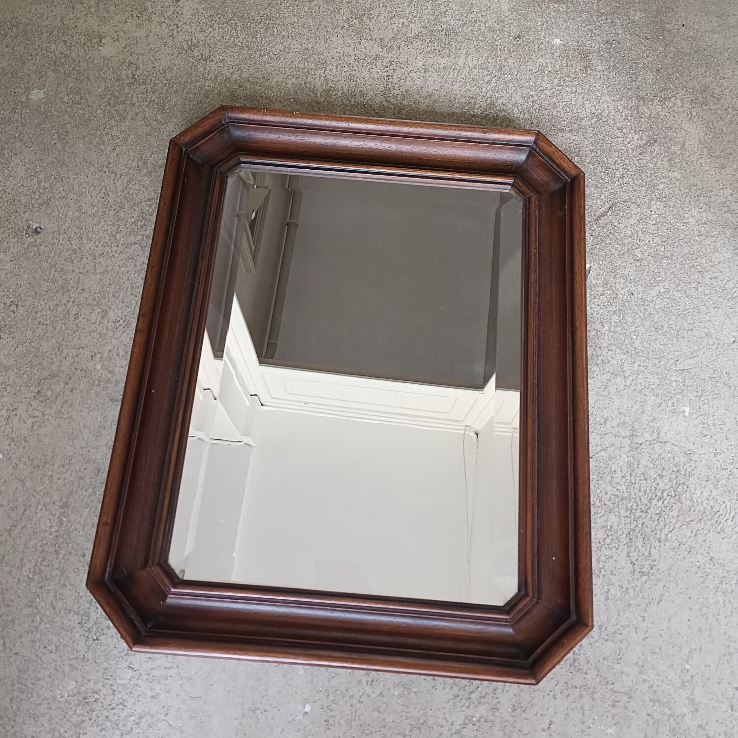 Bevelled octagonal mirror