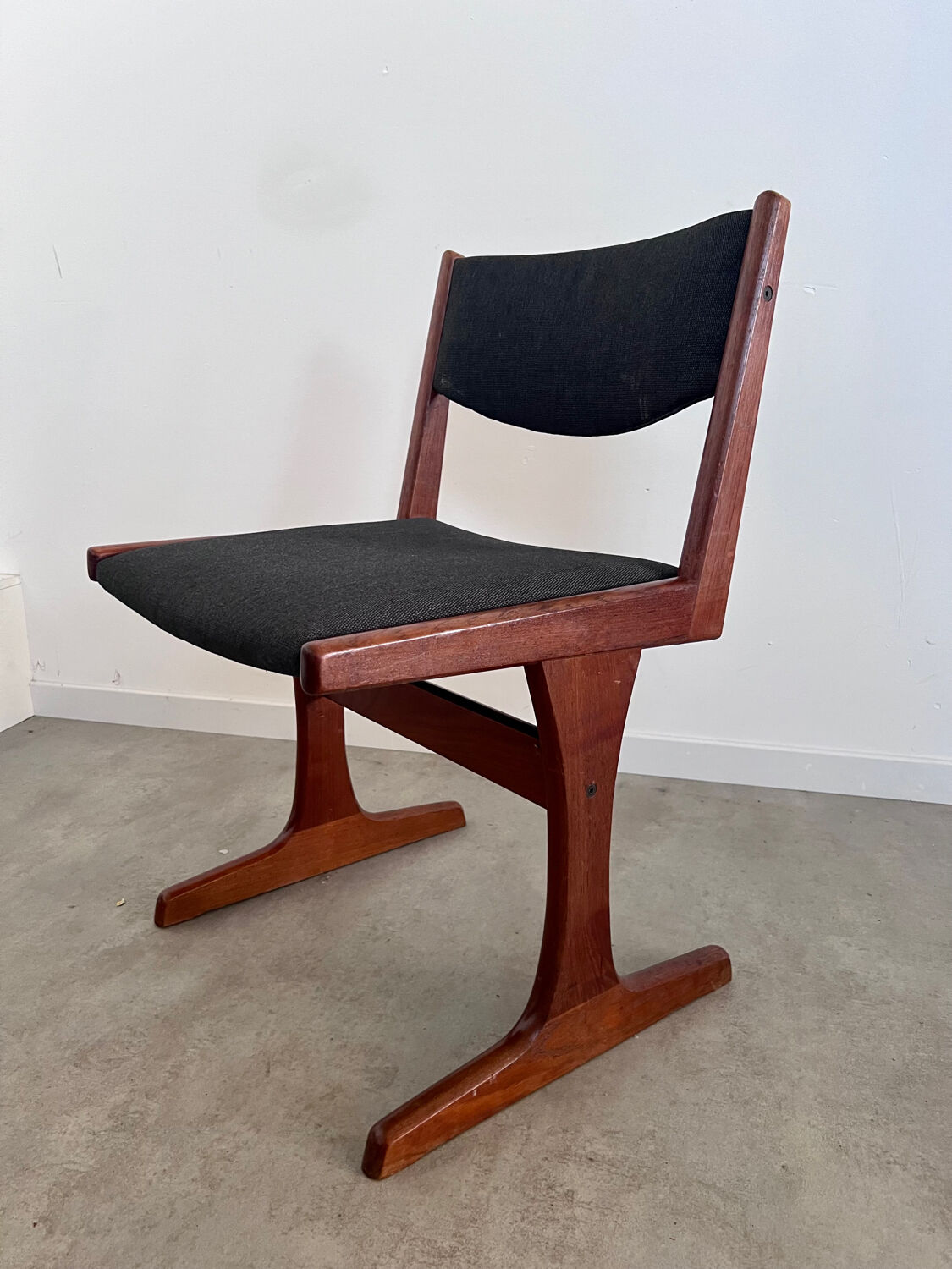 Set of 6 old Scandinavian chairs from the 60s, vintage teak