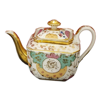 Teapot in porcelain of Paris