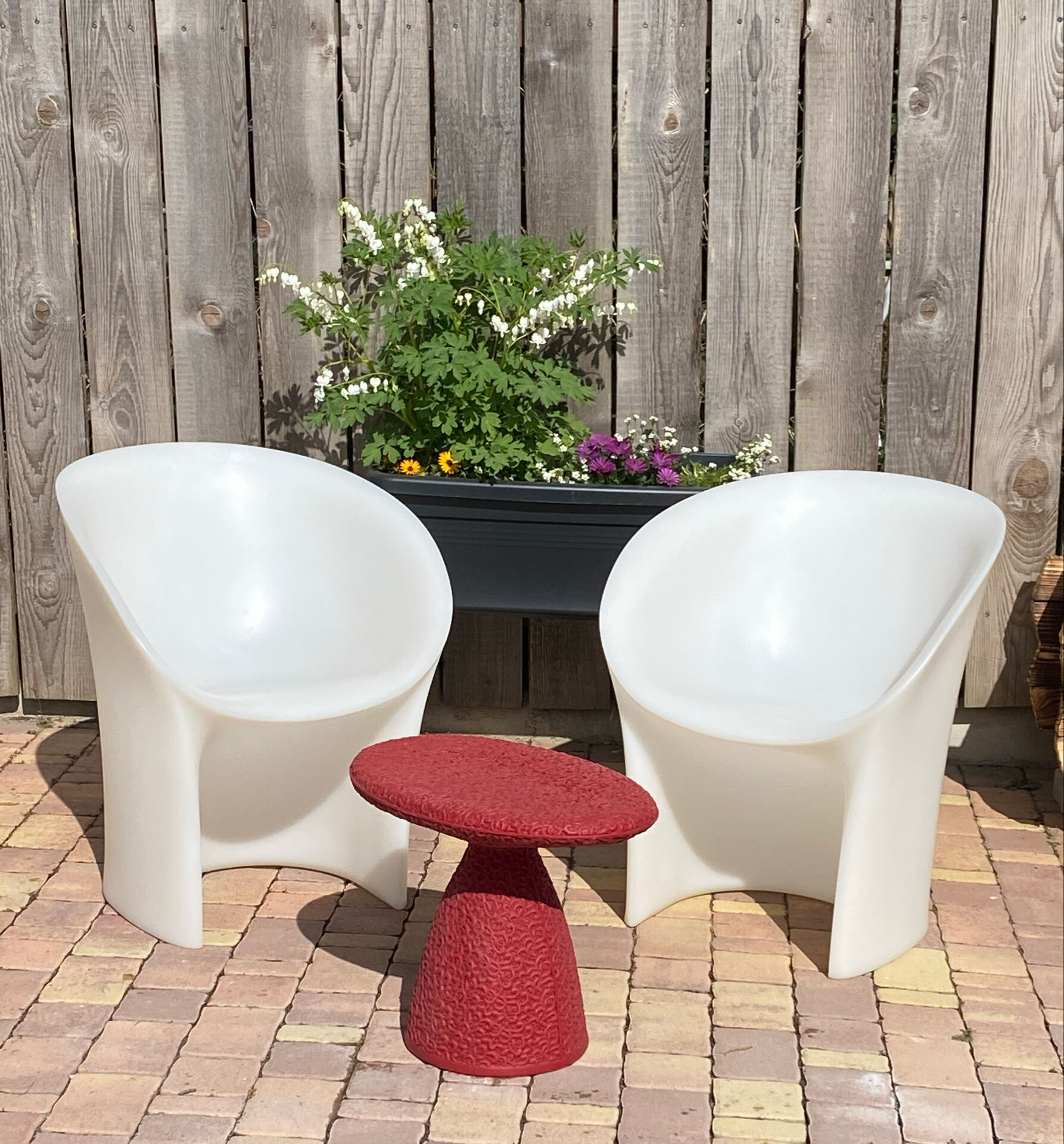 2 chaises moon par moroso, vendues par lot de 2